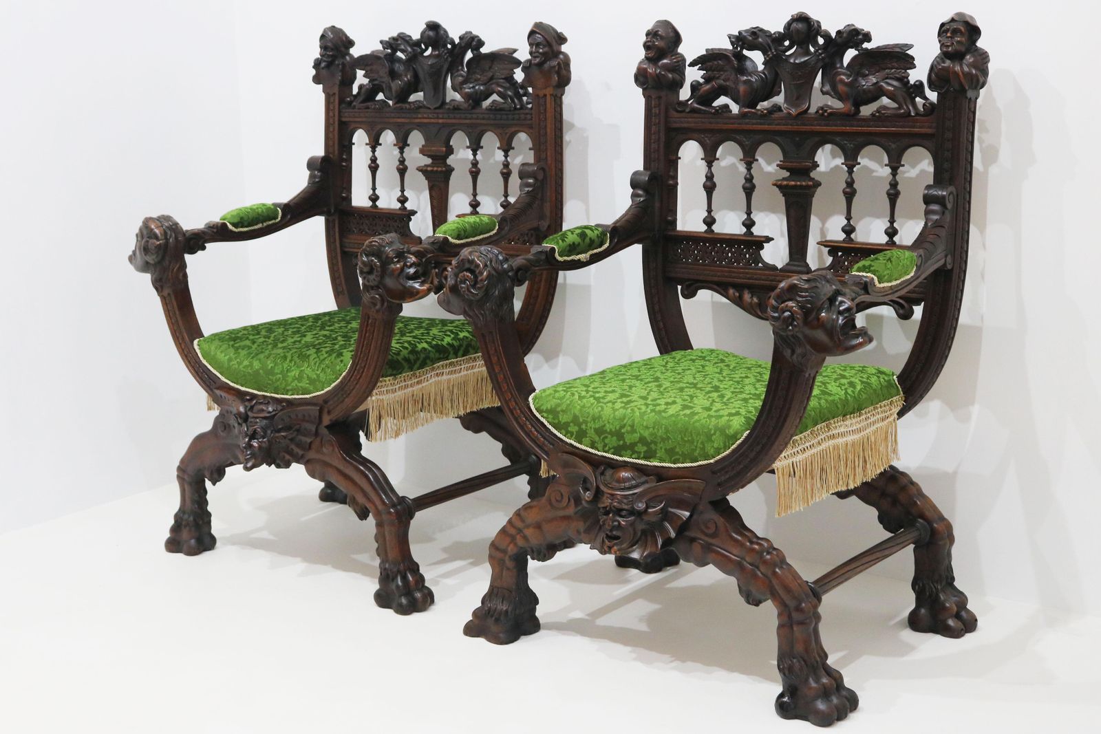 Zeldzaam Paar Gothic Revival Stoelen Door Victor Aimone, 19e Eeuw – Draken, Ridders photo buy