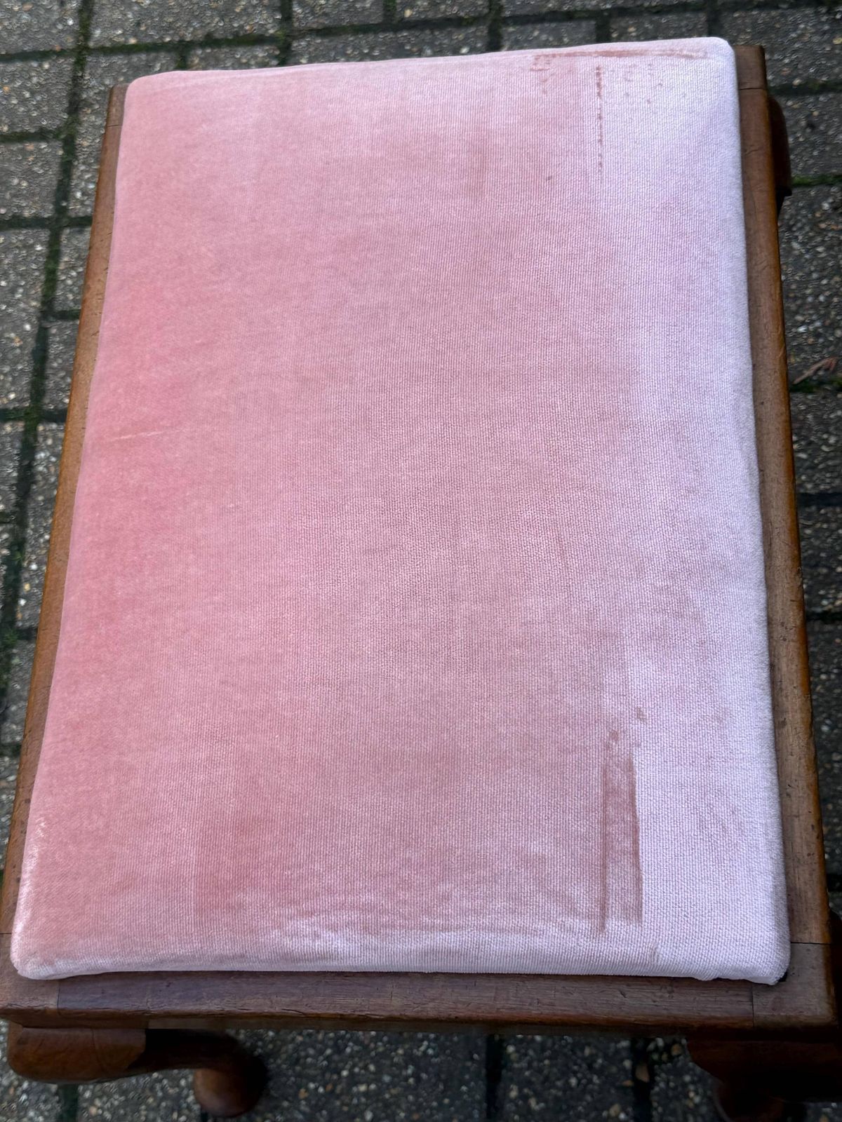 photo vinterior Antique 1920s Queen Anne Revival Stool With Cabriole Legs, Reupholstered Pink Velveteen Vintage Seating