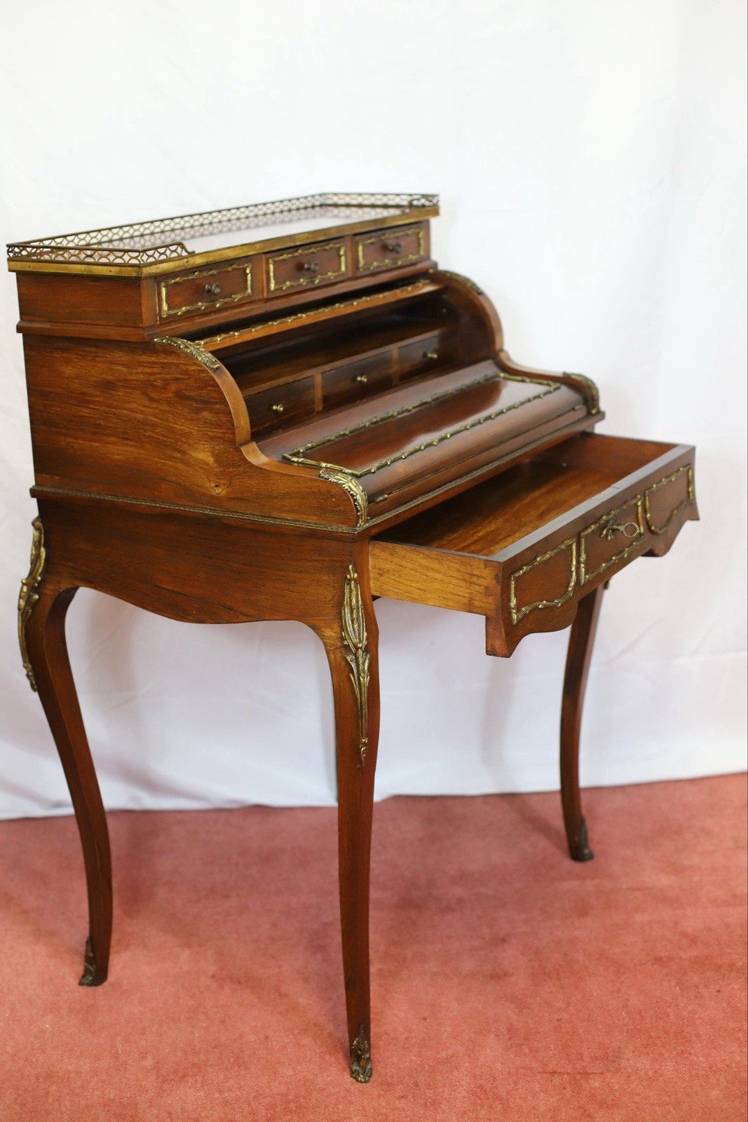 photo vintage Fine French Rosewood And Gilt Metal Mounted Bureau Writing Desk