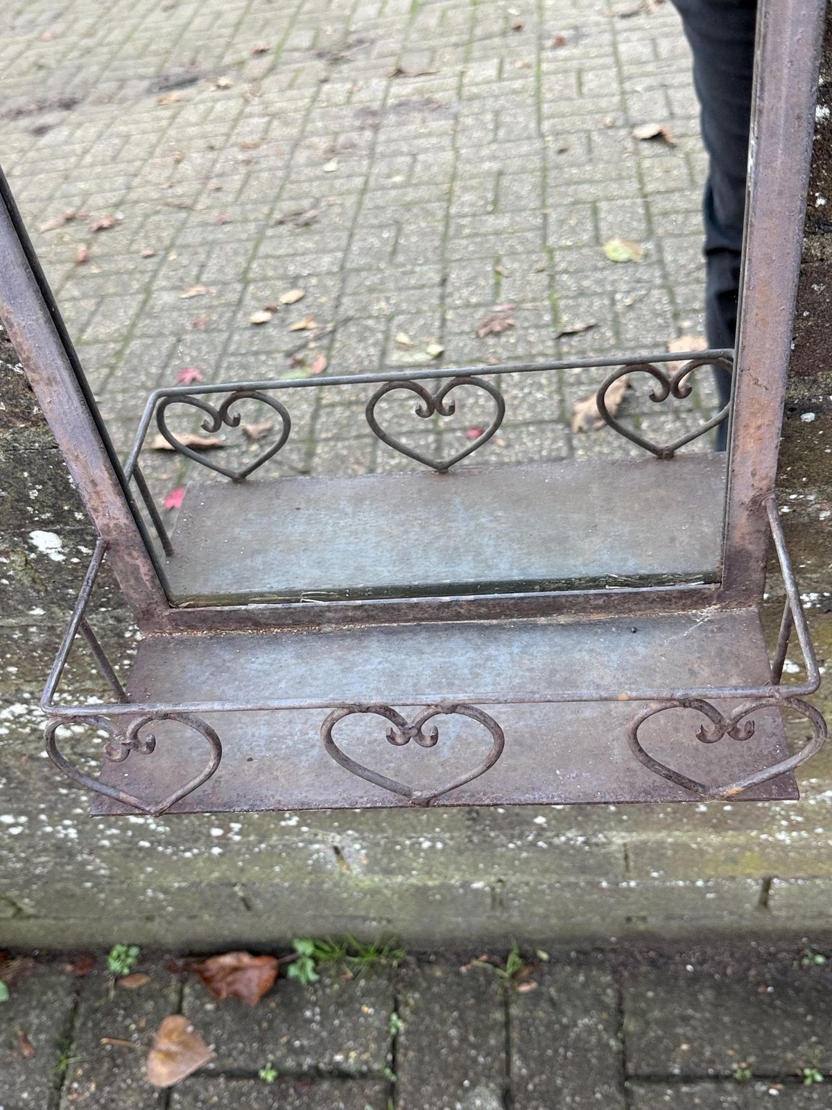photo vintage Rustic Vintage Metal Heart Wall Mirror With Shelf, Outdoor Or Indoor Metal Mirror, Boho French Country Home Décor (1)