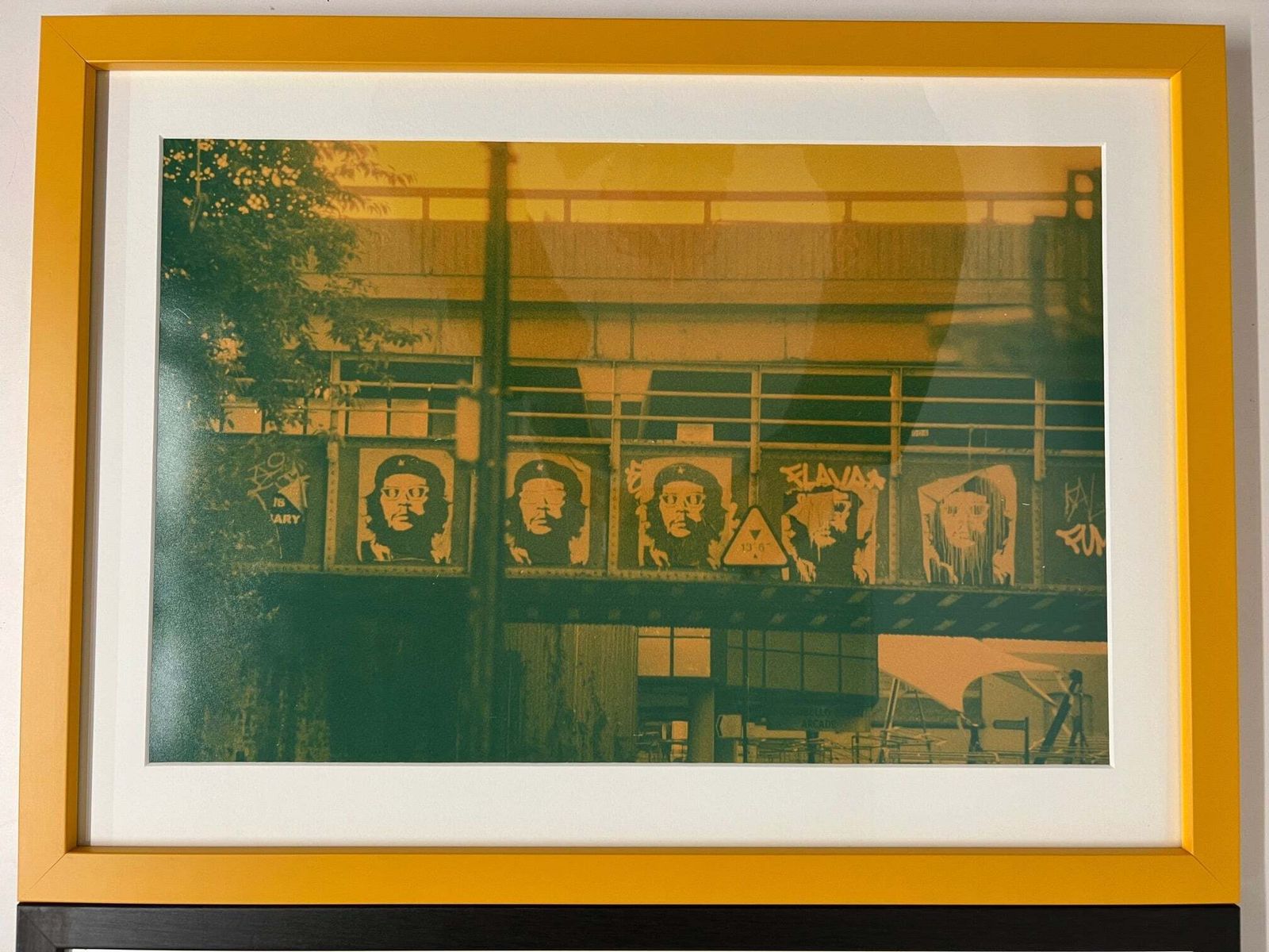 A Set Of 3 X Original Colour Photos Of Graffiti Art "Che Guevara" Memorabilia photo for sale