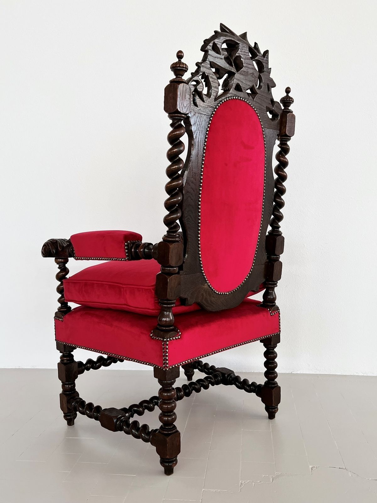 Italian Baroque Throne Armchair In Nutwood Reupholstered In Velvet photo vintage