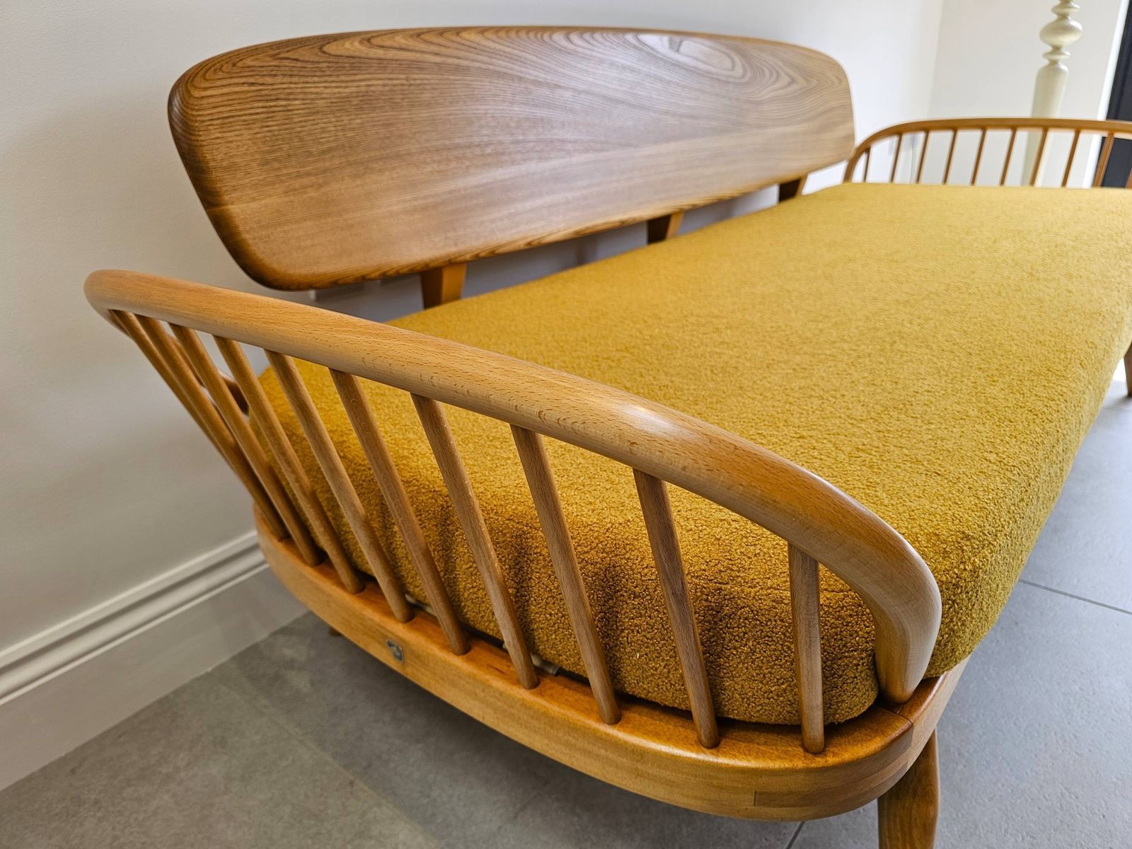 Ercol 355 Studio Couch/Daybed, Fully Restored With Saffron Boucle Seat Cushion And Optional Scatter Cushions. photo Furniture