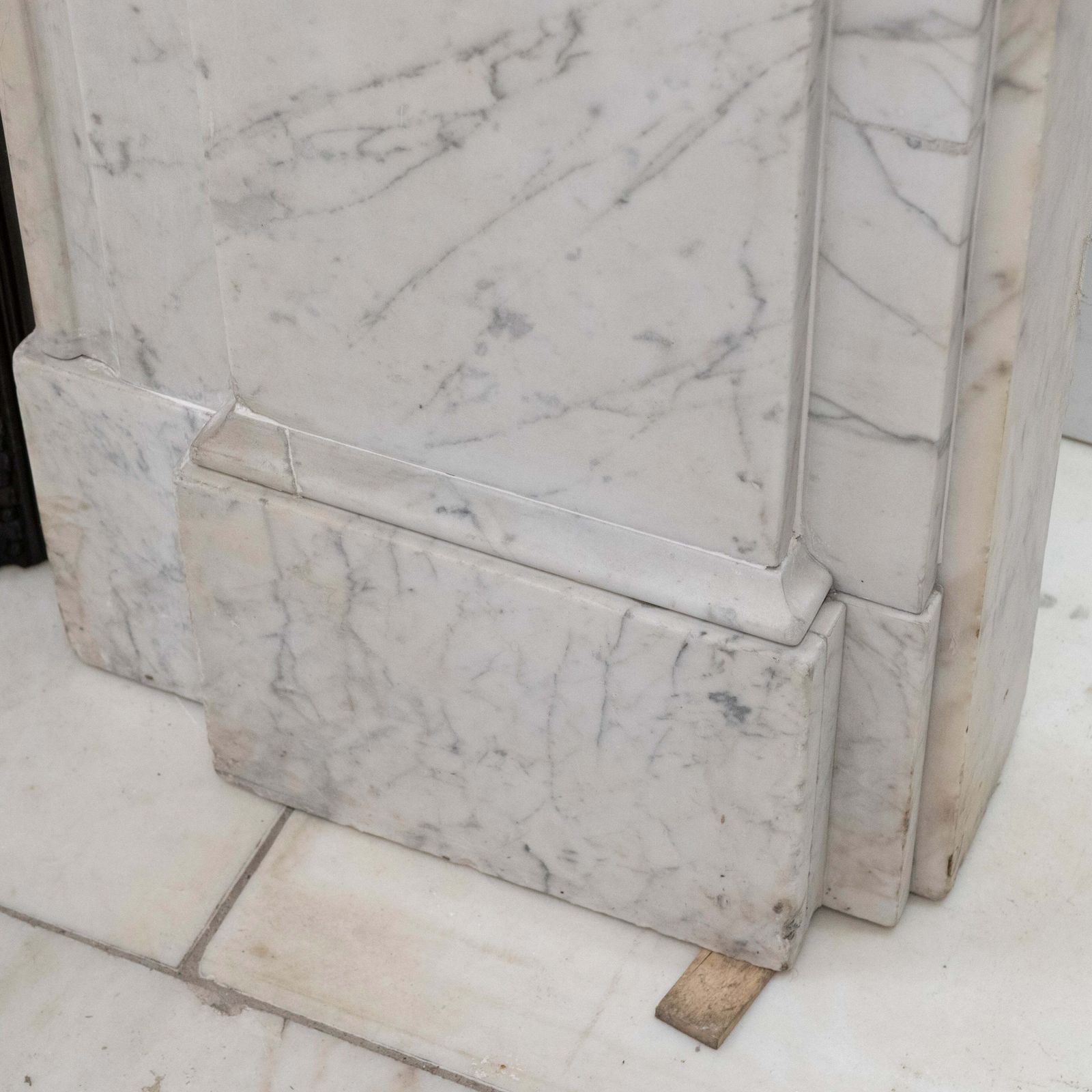 photo furniture Large Antique Victorian Carrara Marble Arched Chimneypiece