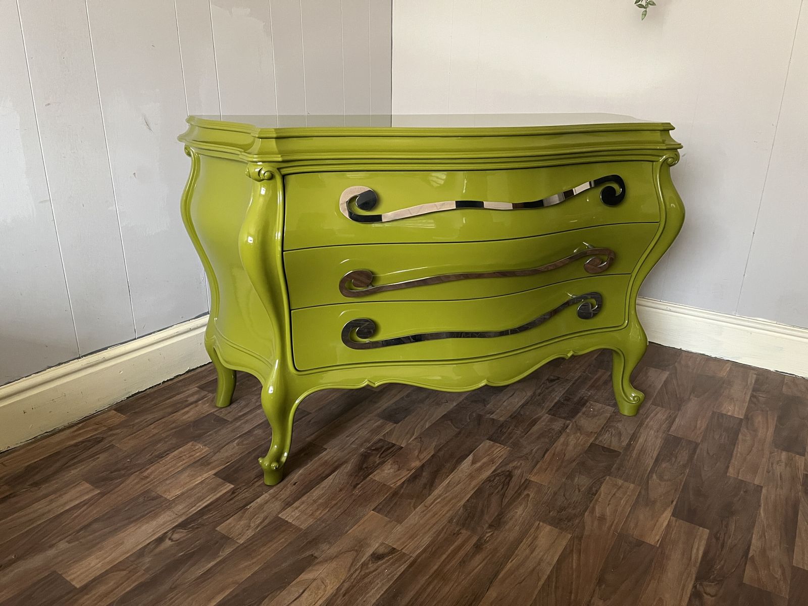 photo vintage Green Lacquered Chest Of Drawers: Creazioni Berto Steel Handle Dresser
