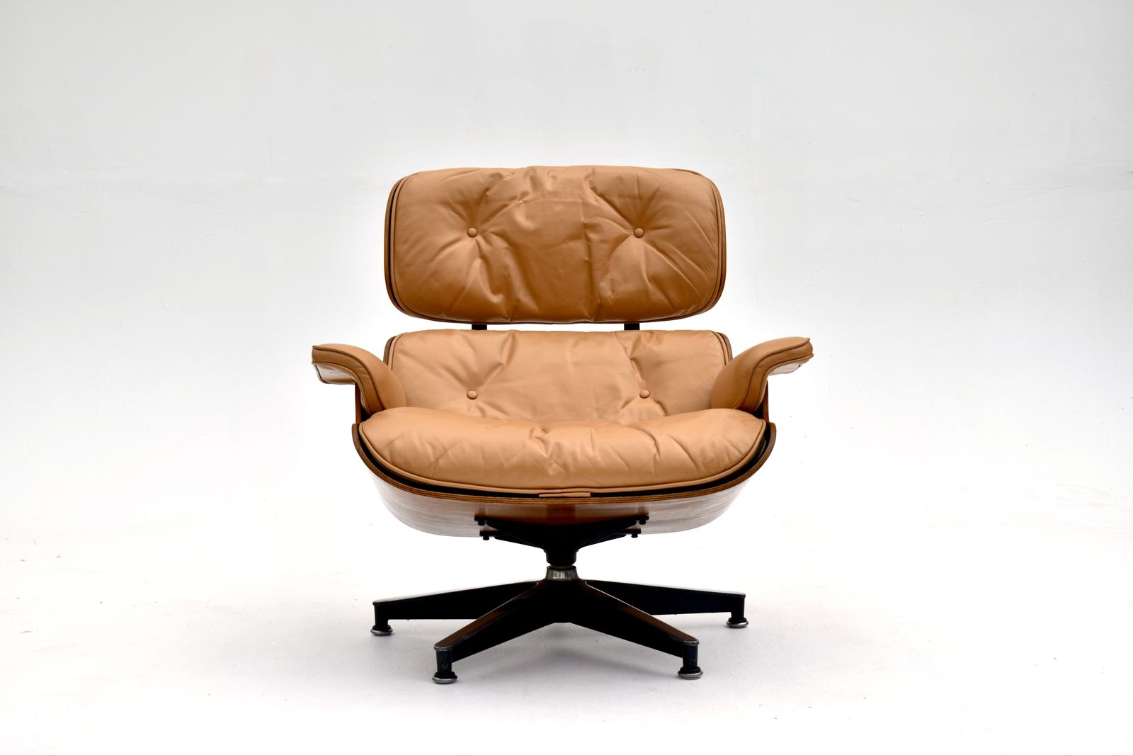 photo furniture Original 1960s Vintage Eames Lounge Chair For Herman Miller