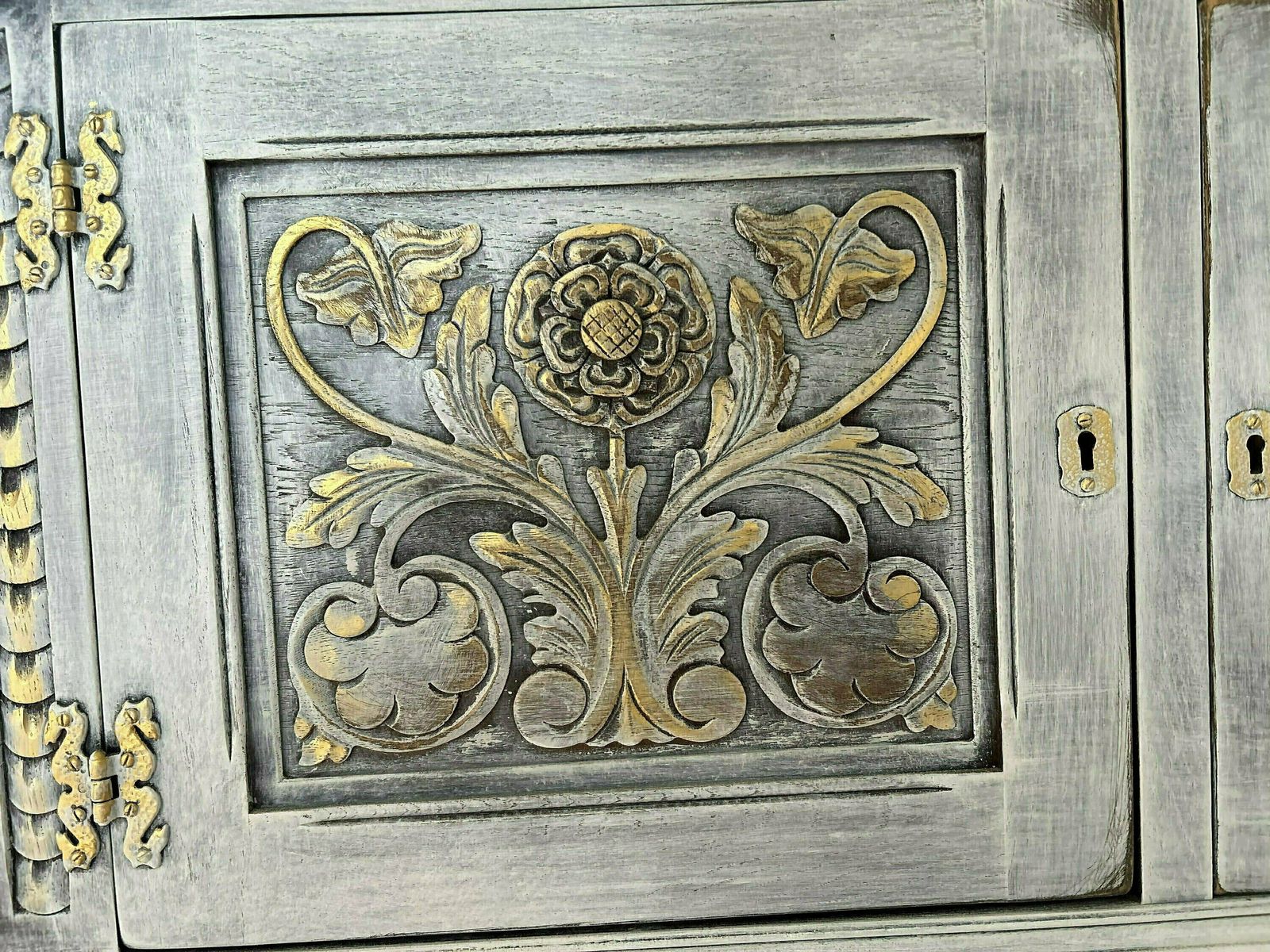 photo furniture Large Antique Carved Sideboard/Living Room Decor/Kitchen Cabinet/Tv Unit