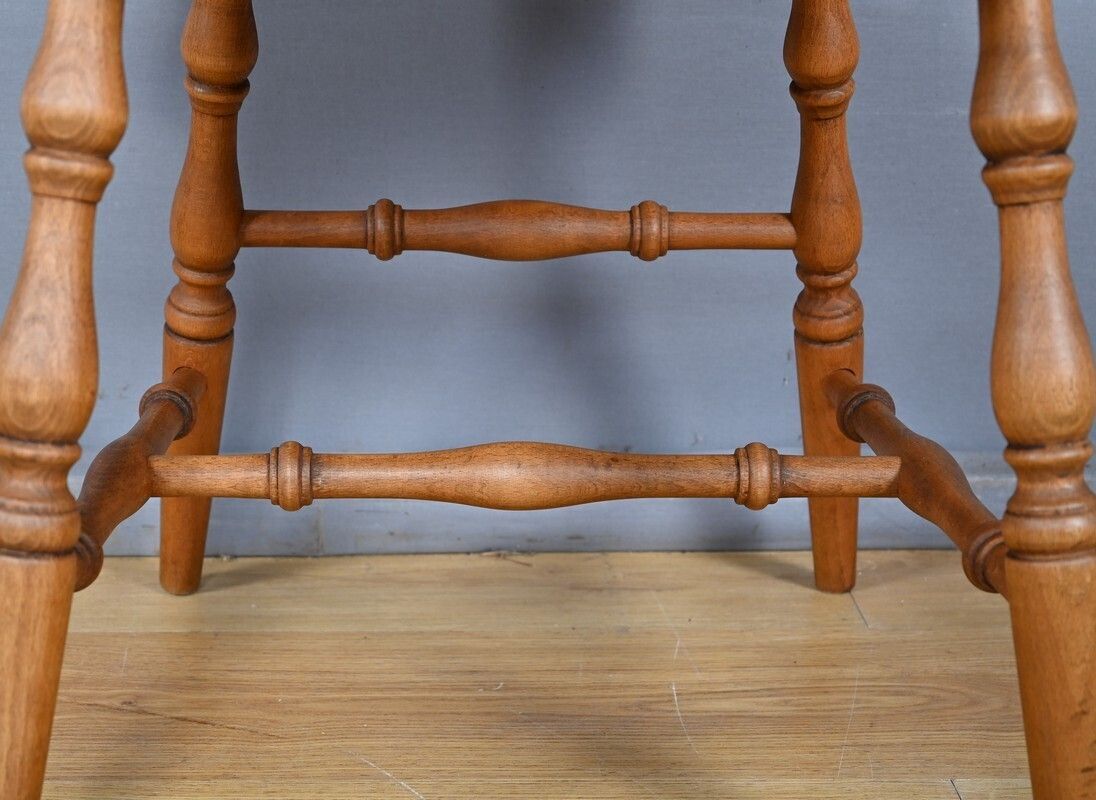 photo buy Set Of 4 Windsor Beech Chairs, England – Early 20th Century