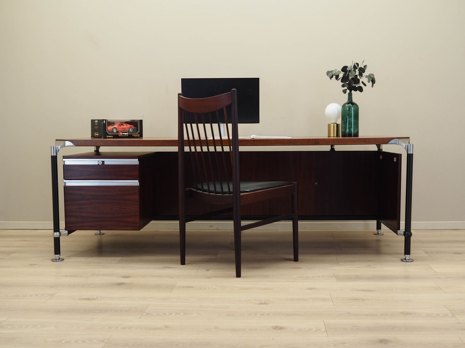 Vintage Desk, Italian Design, 1970s, Designers: Ico & Luisa Parisi, Manufacturer: Mim Roma photo furniture