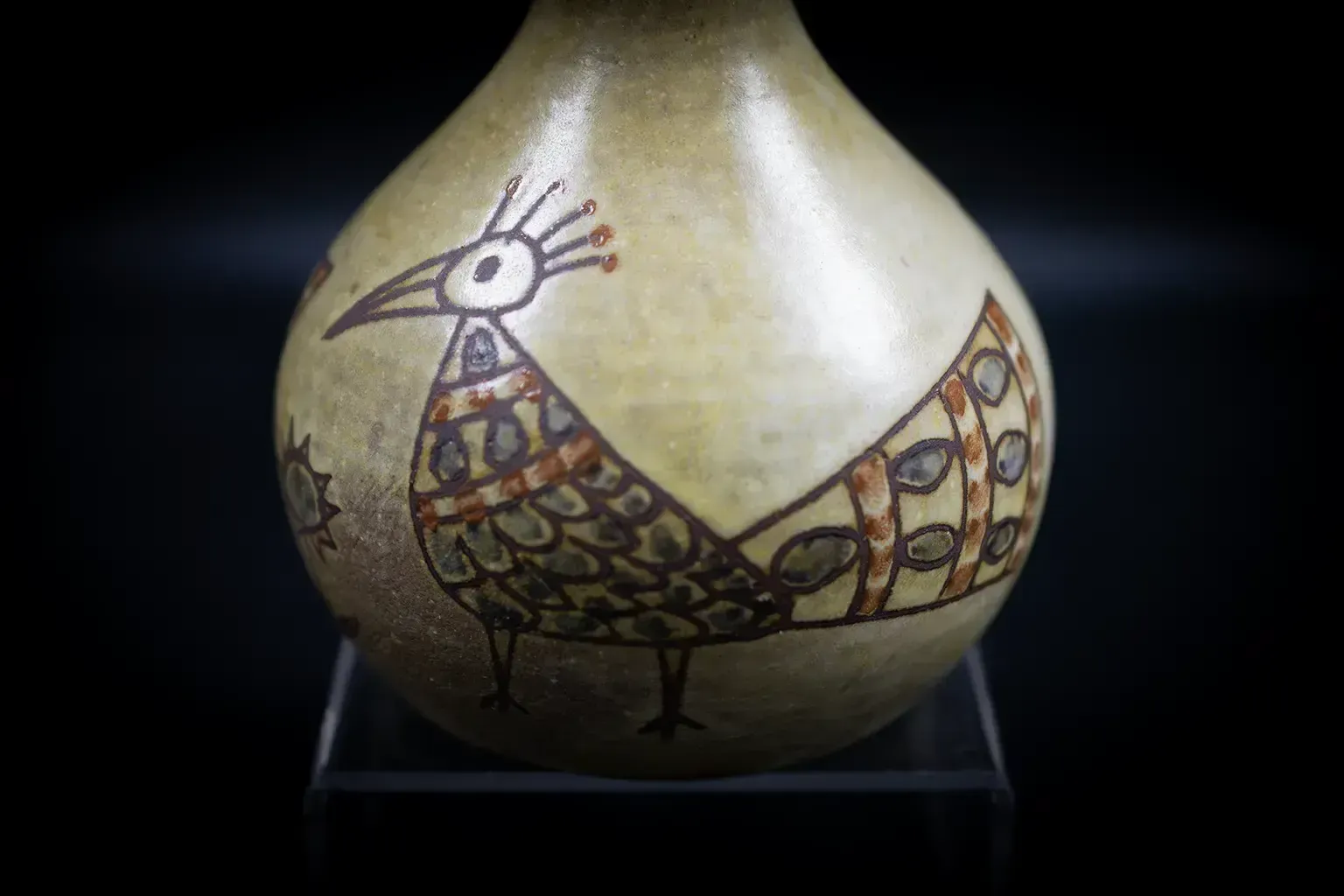 Petit vase décoré d'oiseaux et de fleurs stylisés, par Olivier Pettit photo Décoration