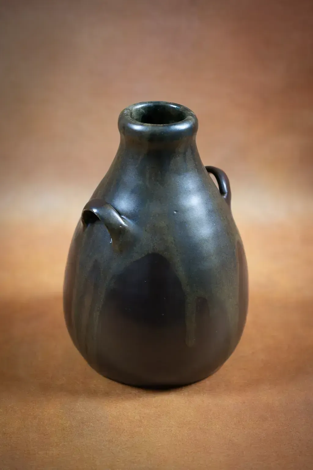 photo furniture Vase en forme de poire à deux petites anses par Pointu, grès de Puisaye - céramique Art Nouveau française