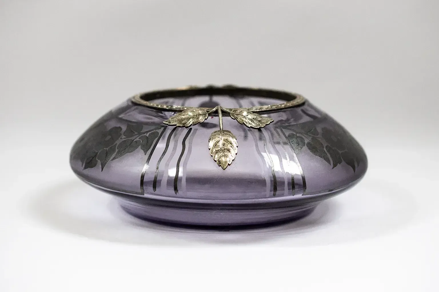 Art Deco Vase In Mauve Glass By D'argyl With A Pewter Mount photo vinterior