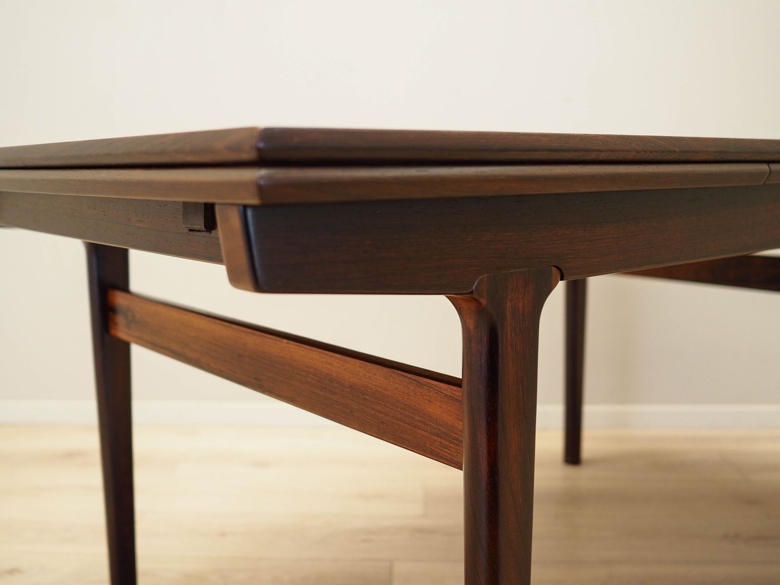 photo vinterior Vintage Table, Danish Design, 1960s, Designer: Henning Kjaernulf, Manufacturer: Vejle Stole & Møbelfabrik
