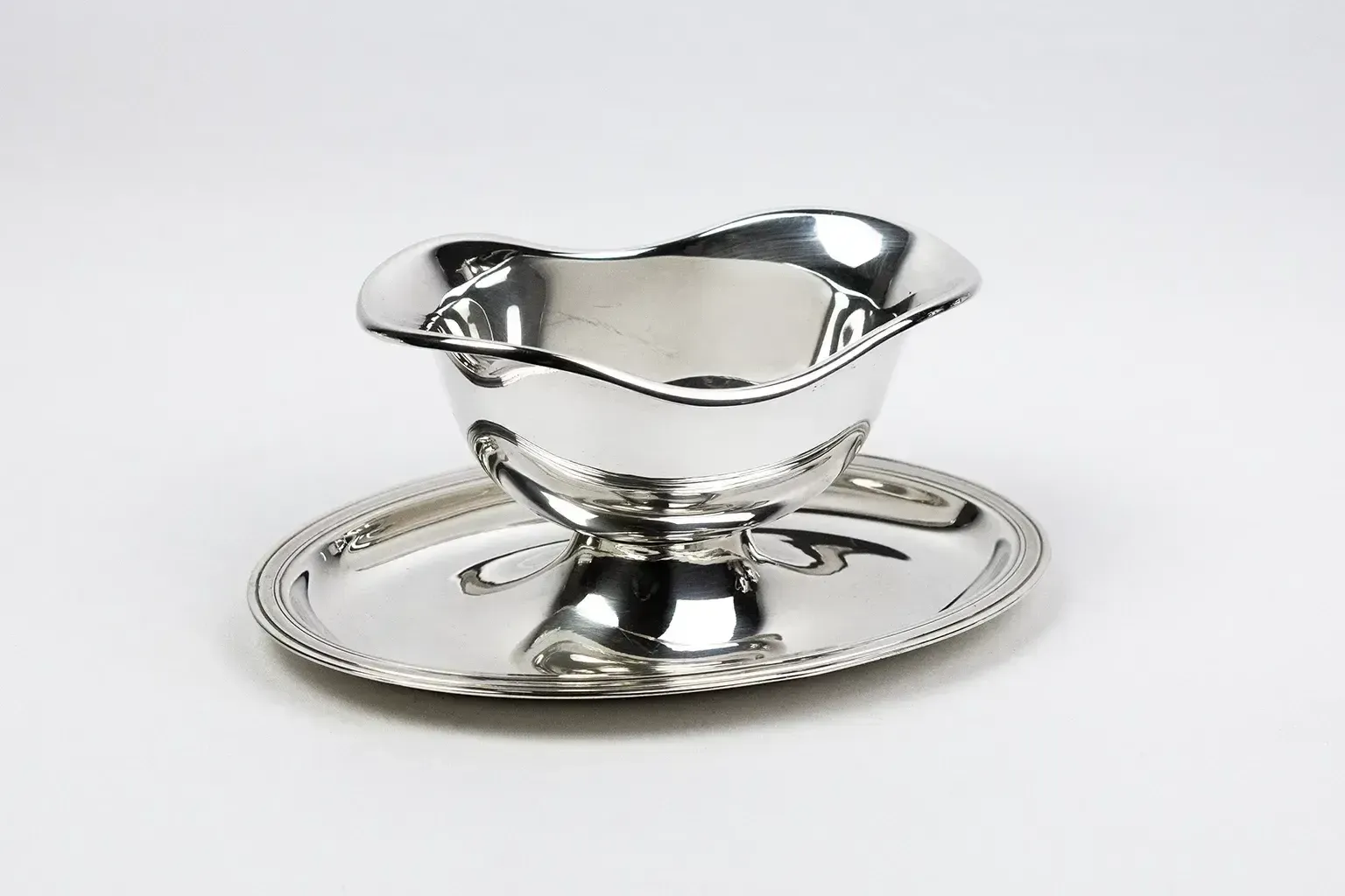 Saucière Christofle en métal argenté - dans le style du modèle Vendôme Filet