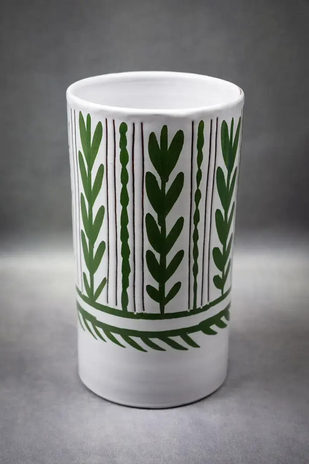 Vase cylindrique en faïence émaillée, par Michel Barbier photo 390.0
