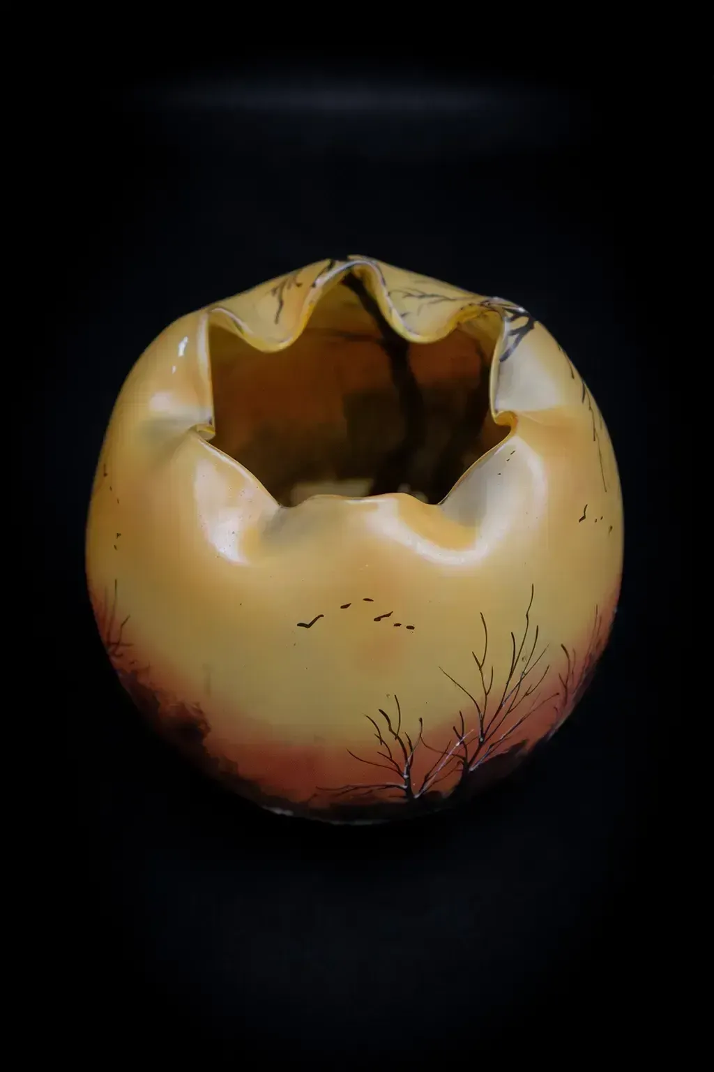 Vase sphérique Legras à décor de sous-bois enneigé photo vintage