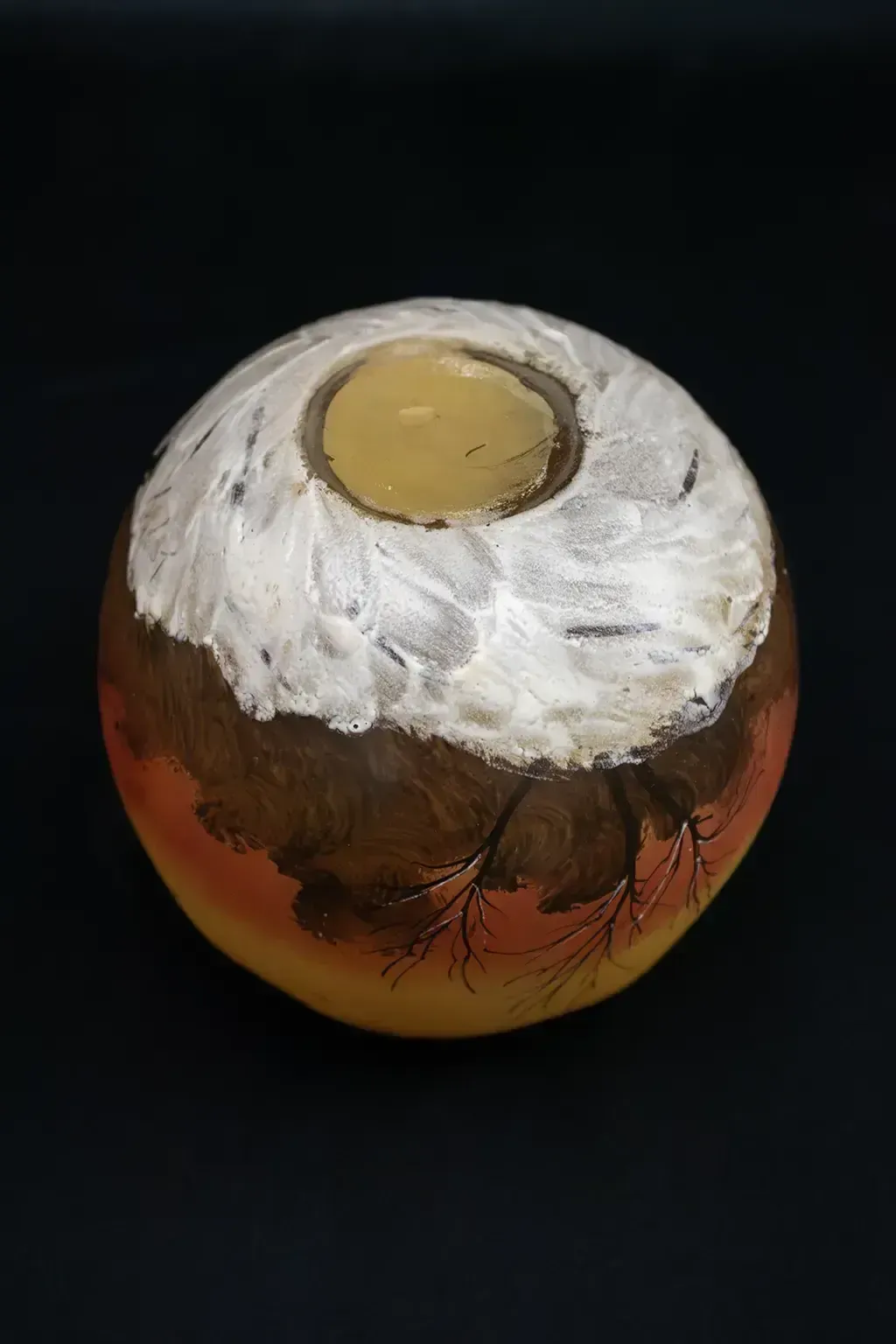 Décoration Vase sphérique Legras à décor de sous-bois enneigé photo