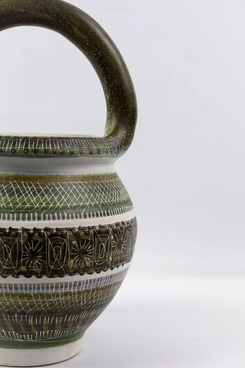 Vase à anse en céramique émaillée par Marcel Guillot - décoration scarifiée, vers 1950 photo vintage