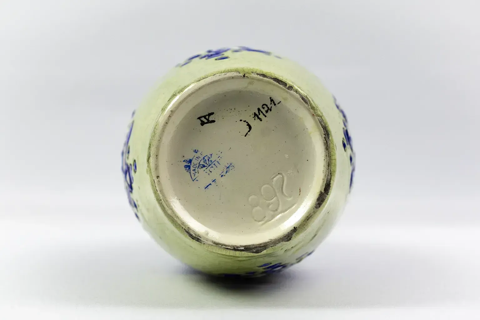 photo furniture Art Deco Vase In Glazed Ceramic By Boch Frères Keramis, Decoration 1121 Blue Flowers On A Crackled Green Background