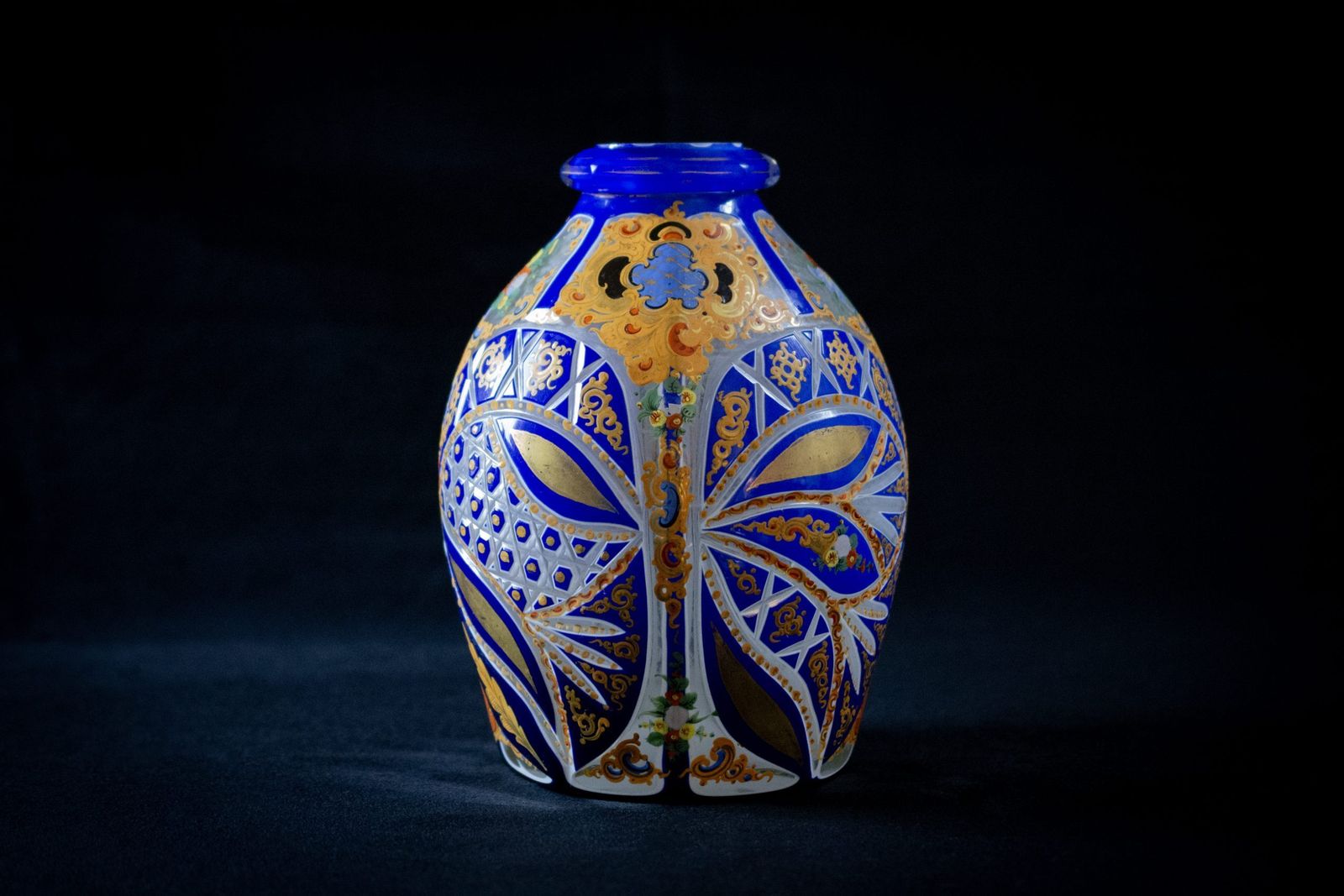Vase en cristal overlay bleu et blanc, XIXe siècle, art ottoman photo vinterior