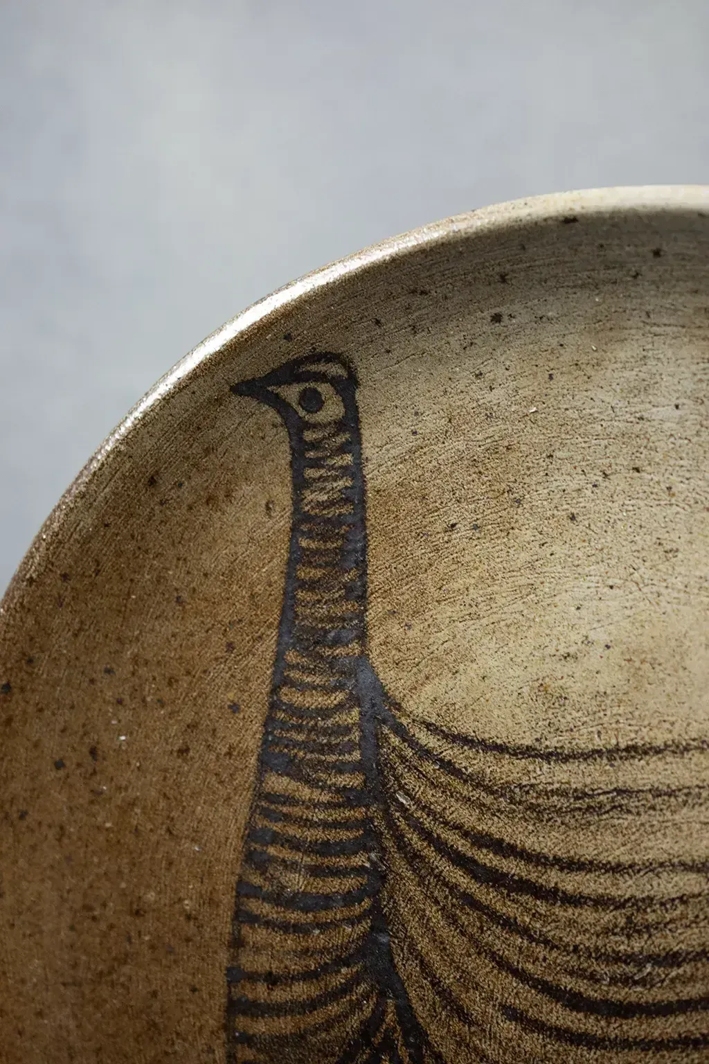 Michel Gardelle — Stoneware schaal met gestileerde vogeldecoratie, ca. 1980, gesigneerd photo 260.0