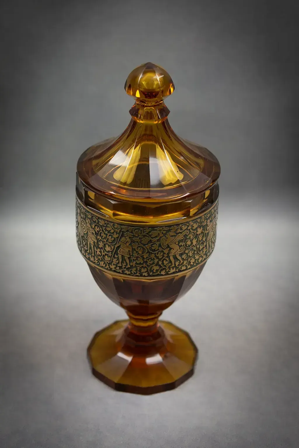 Bonbonnière en verre ambré Moser avec frise dorée - vers 1920 photo 390.0