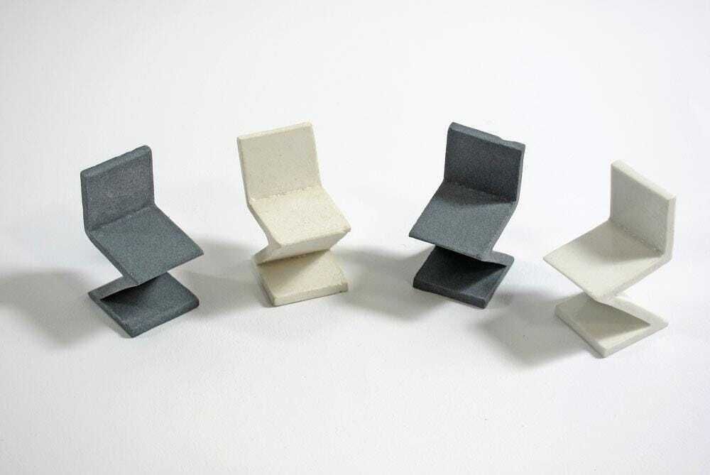 Verzamelset Van 4 Miniatuur Porseleinen Stoeltjes Naar Voorbeeld Van De Rietveld Zig Zag photo buy
