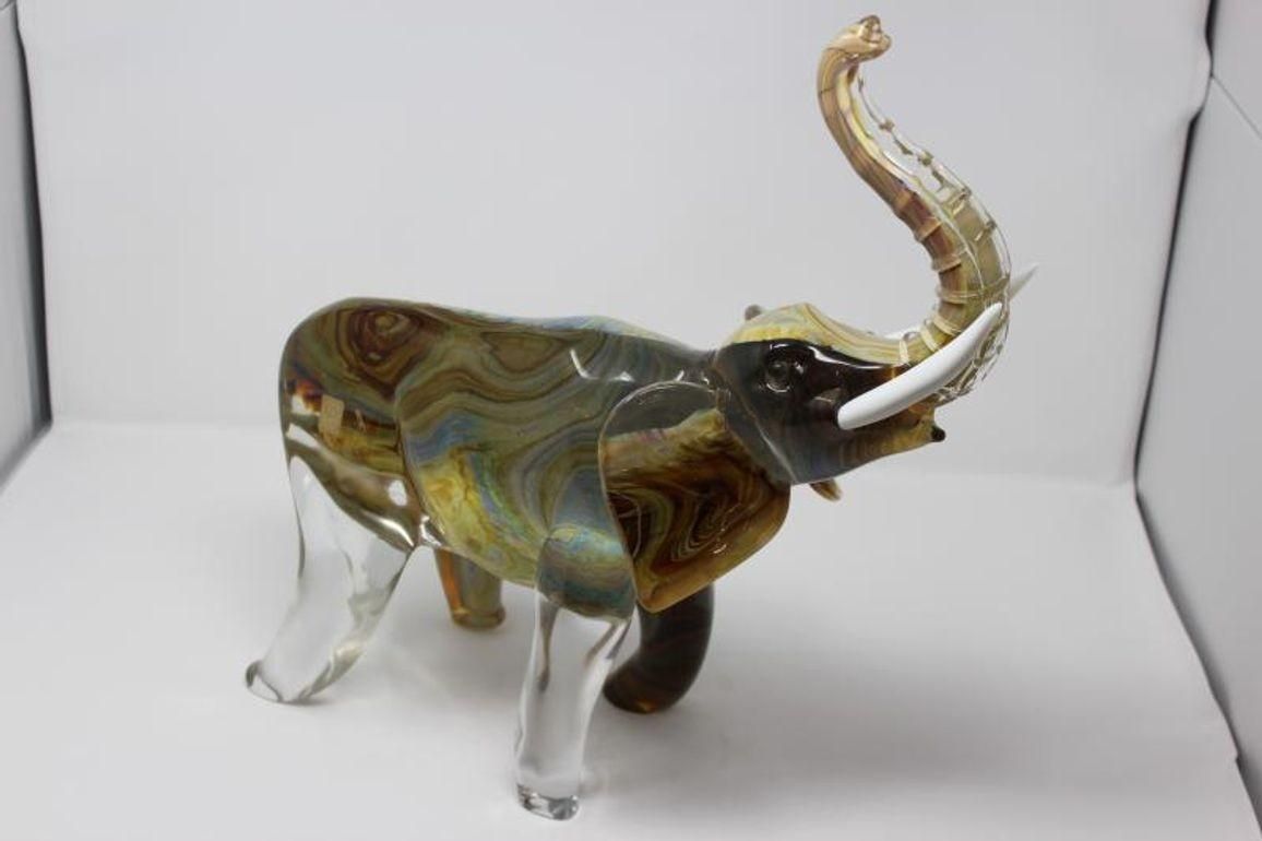 Oscar Zanetti   Elephant In Calcedonia Glass photo for sale