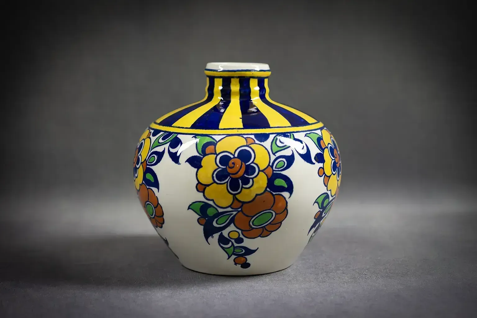 Vase Art Déco en forme de boule par Charles Catteau pour Boch Frères Keramis (D.1049) photo 490.0