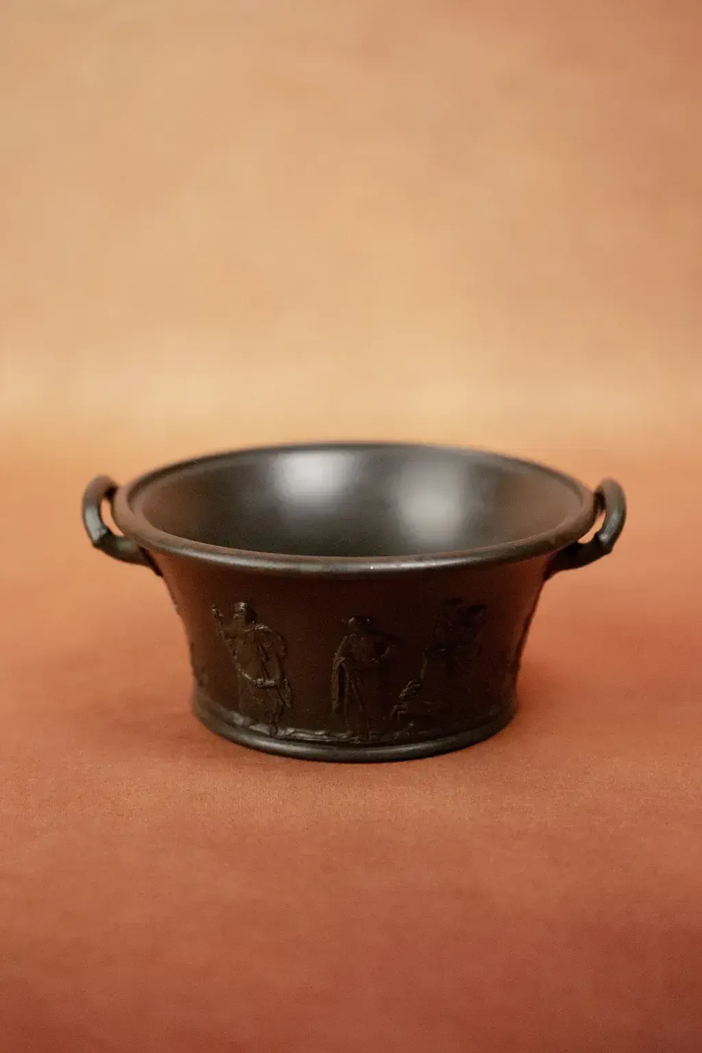 A Brown Ceramic Bowl With Handles From Wedgwood, Decorated With Antique Friezes photo for sale
