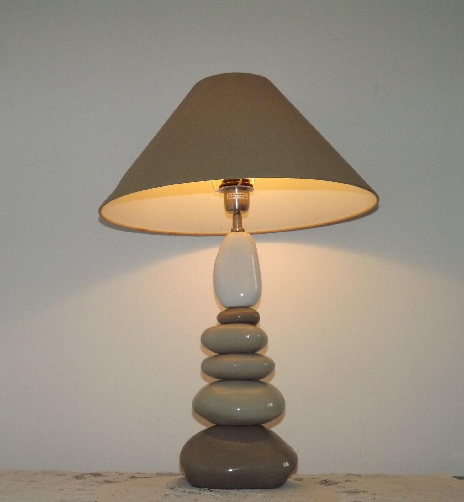 Grande lampe de table vintage céramique, galet brun et beige avec abat-jour, années 1990 photo Luminaires