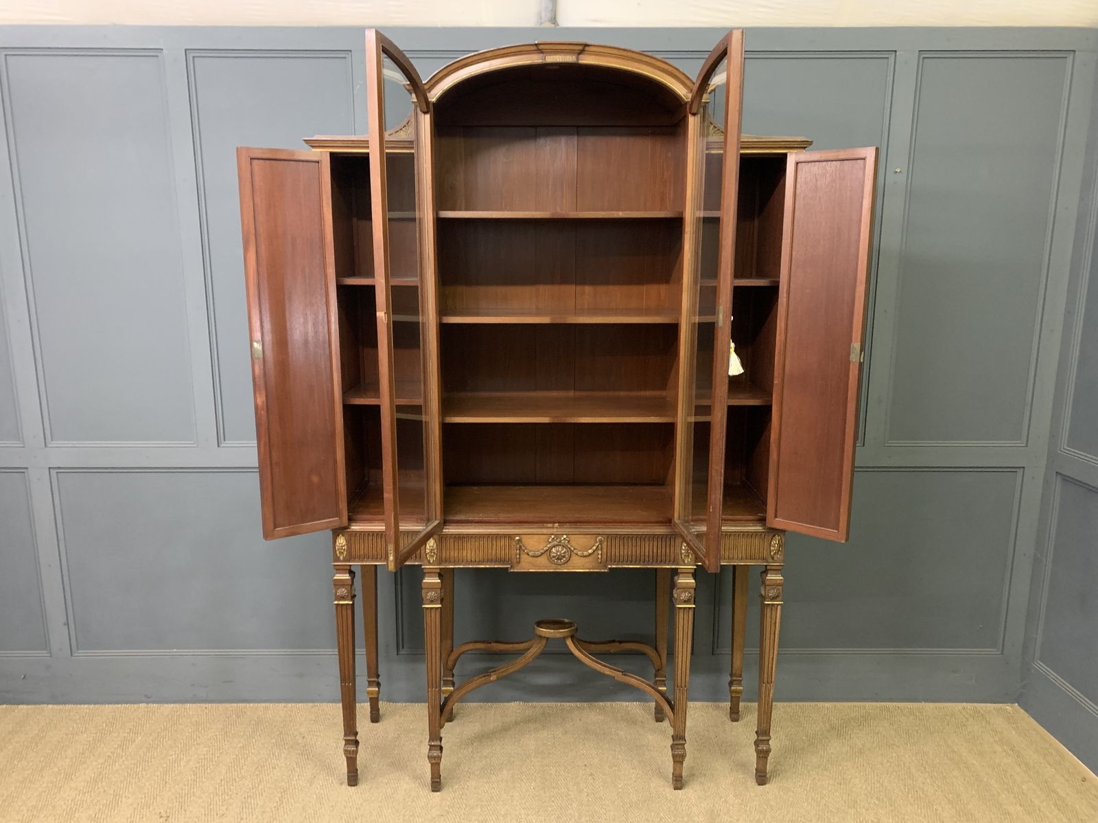 photo vintage Waring & Gillow Neoclassical Display Cabinet