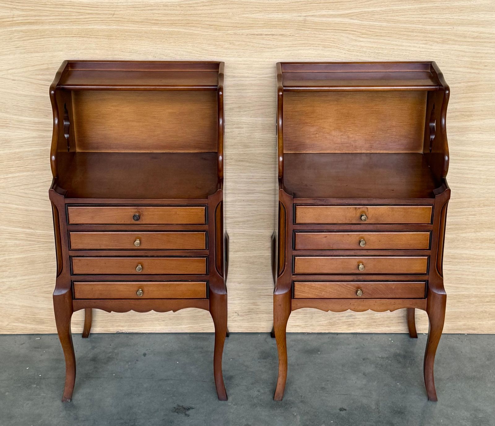Paire de tables de chevet françaises, étagère haute et quatre tiroirs bas photo for sale