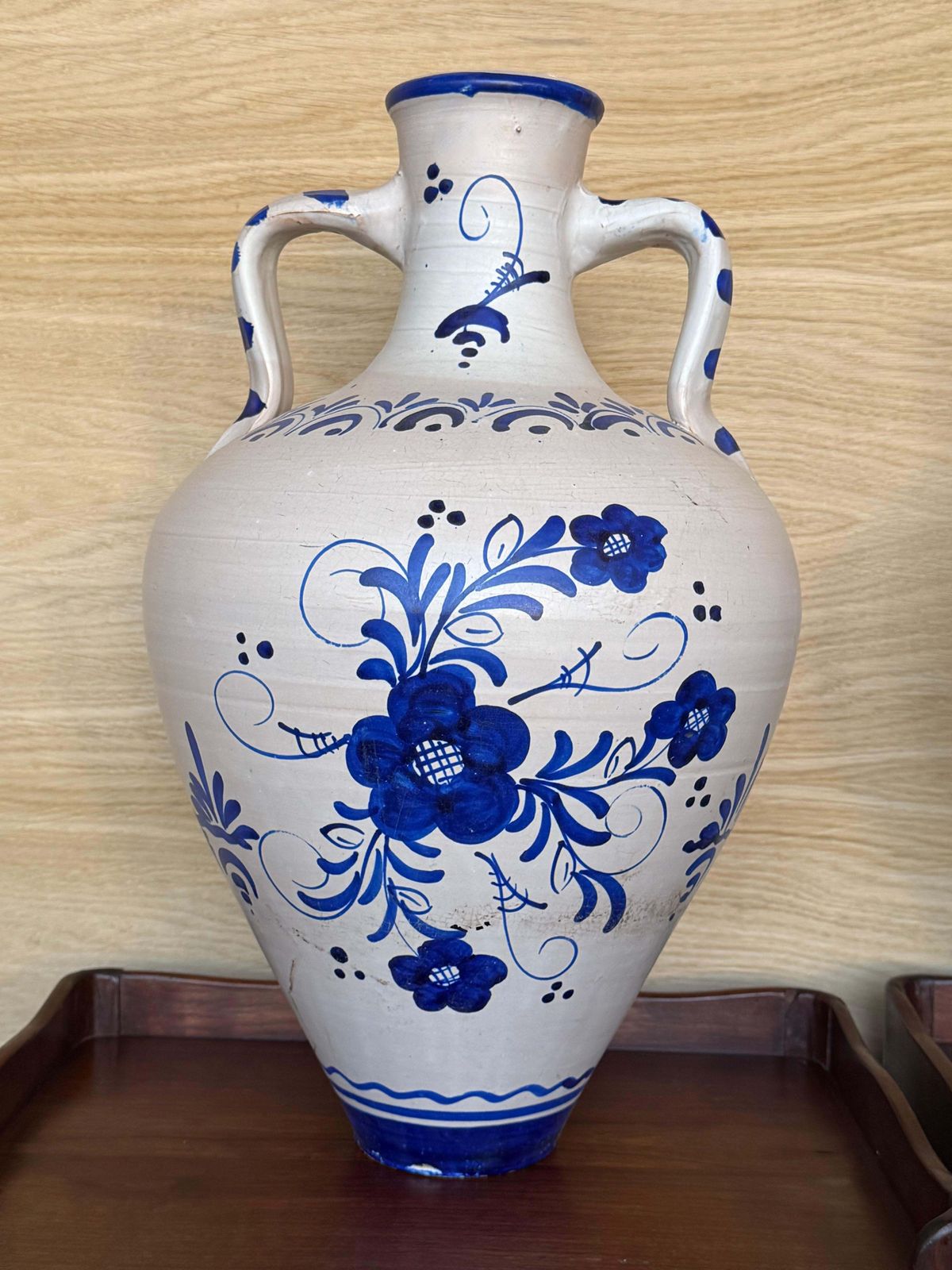 Paire de vases décoratifs Talavera en céramique, bleu et blanc photo for sale