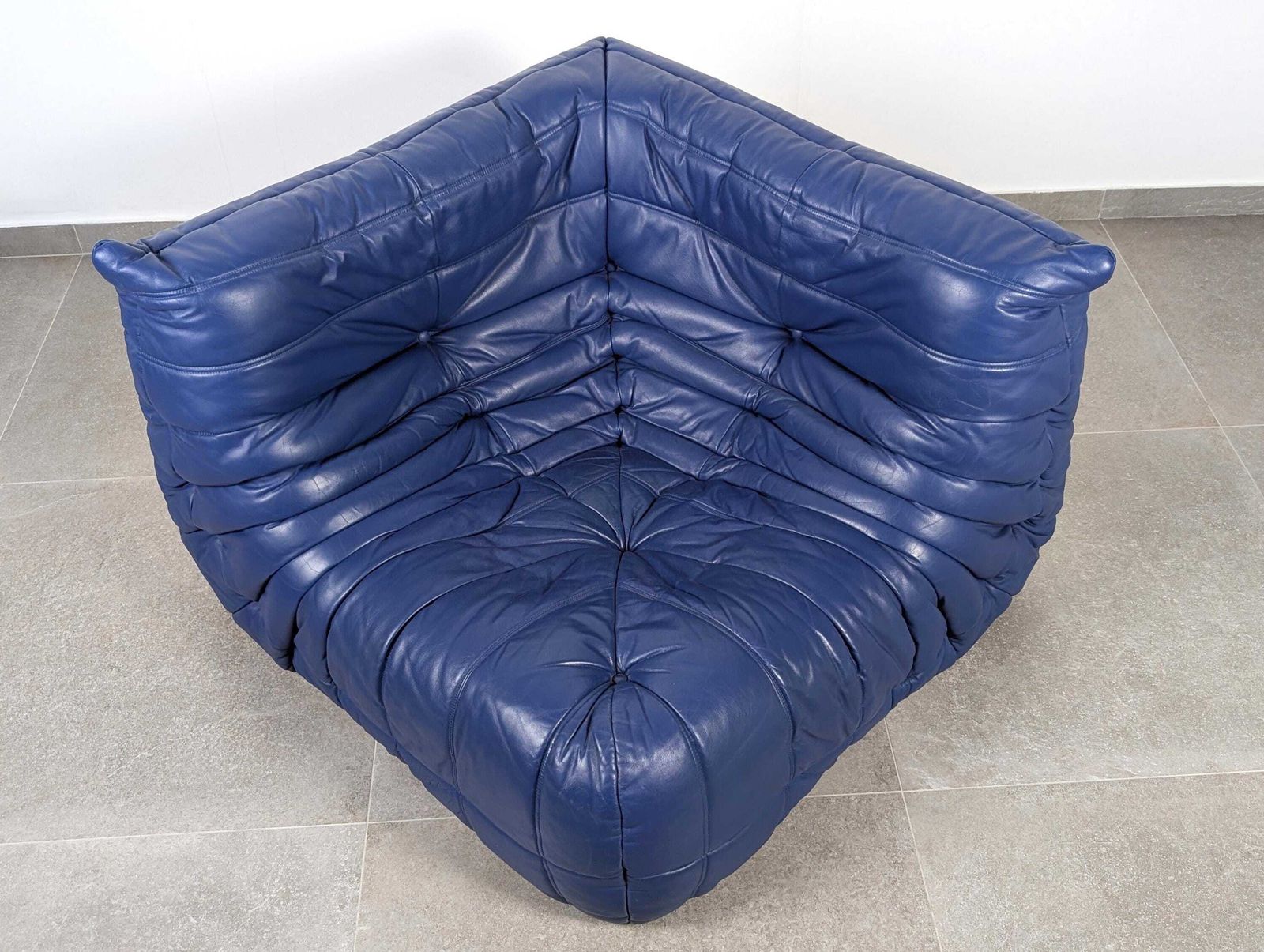photo vinterior Michel Ducaroy Ligne Roset Togo Corner Sofa, French Blue Leather, 1980s