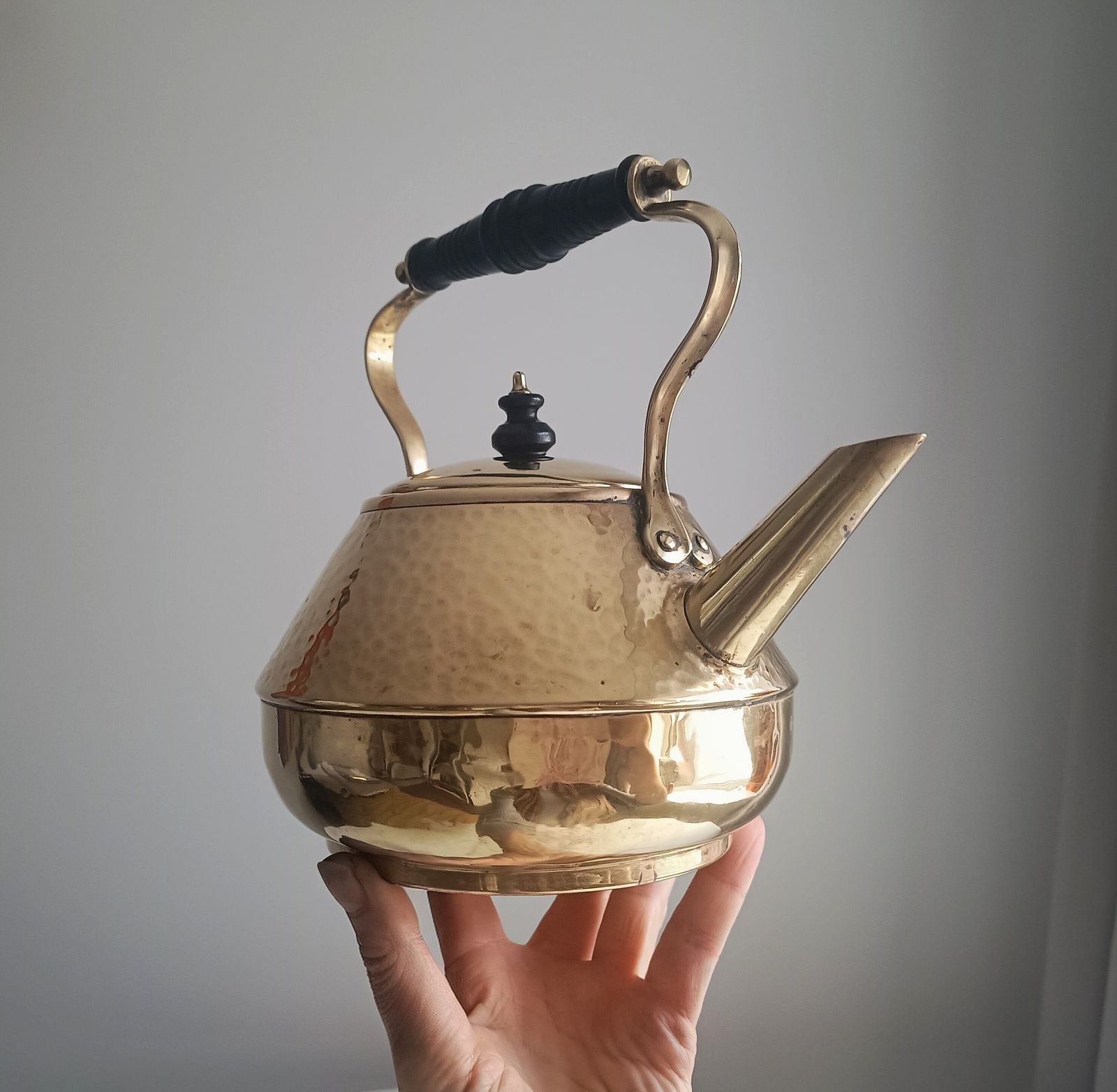 photo vinterior Arts & Crafts Hand Hammered Tea Pot Kettle, Riveted Heart Shaped Accents, Henry Loveridge Signed