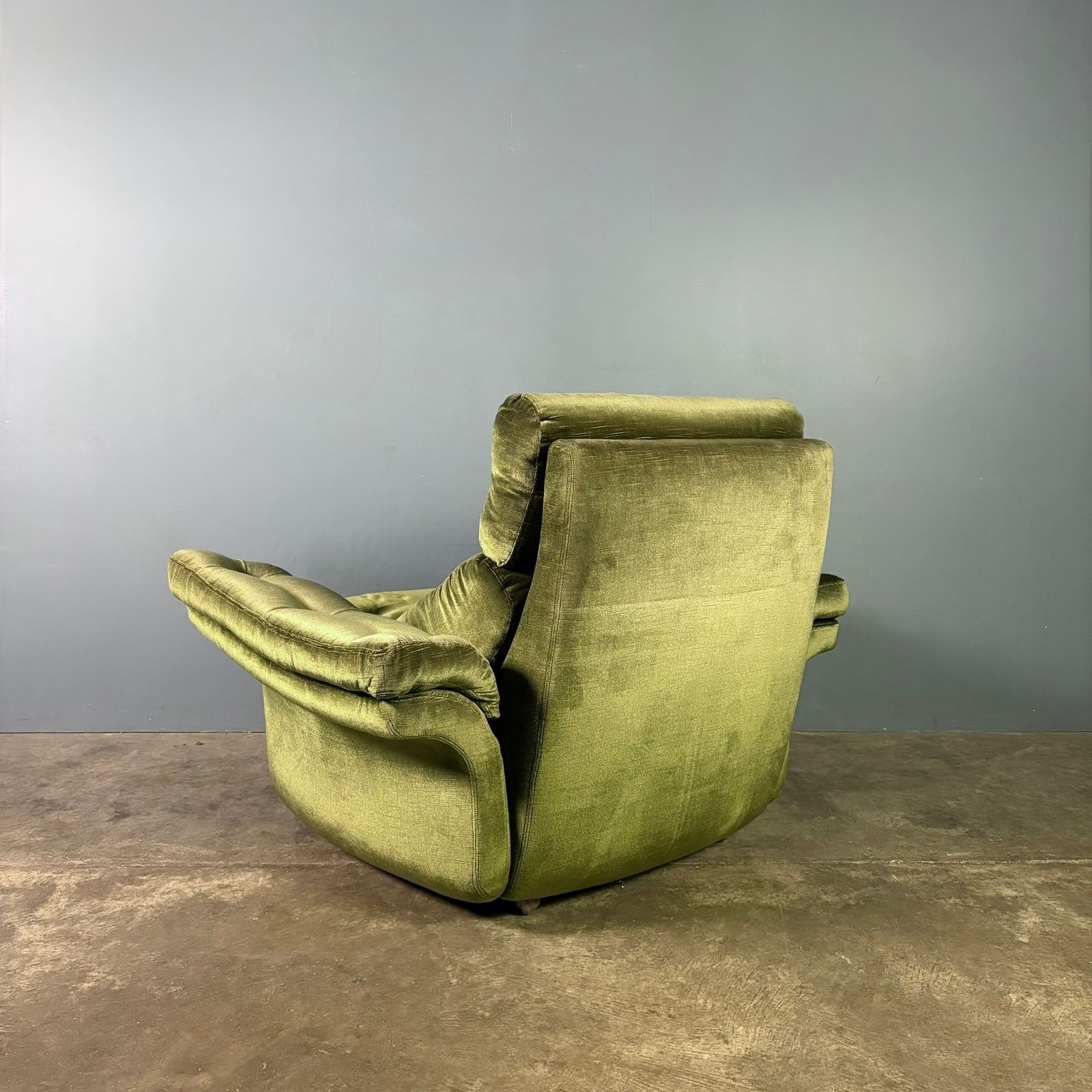 Mid Century Green Velvet Armchair Retro Mcm photo 395.0