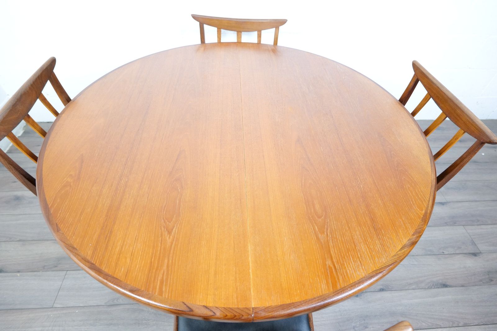 G Plan Fresco Circular Dining Table & 6 Brasilia Chairs