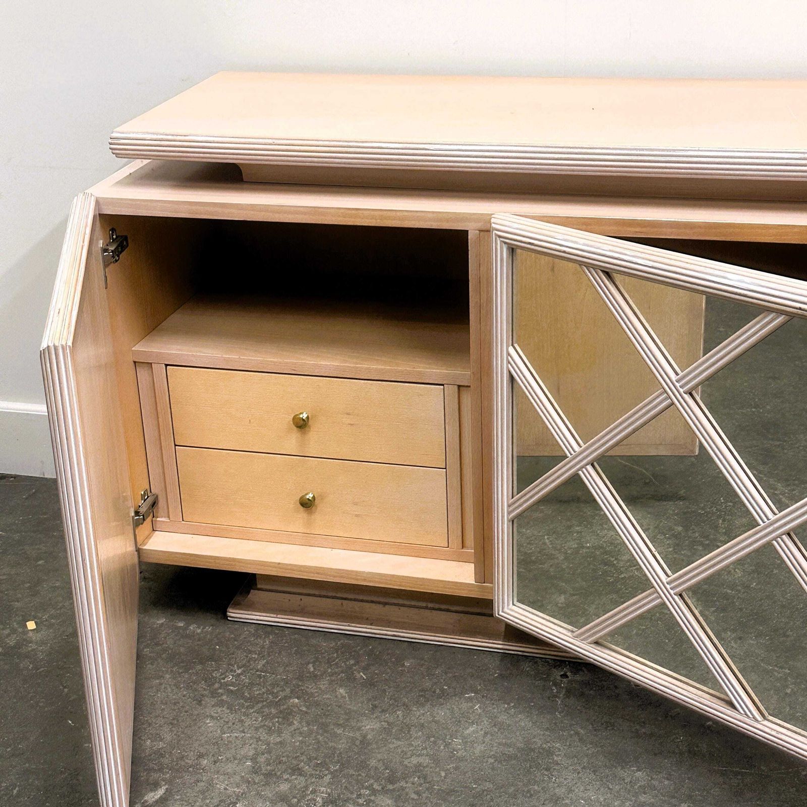 Roche Bobois Dressoir Met Geometrische Spiegeldeuren, Zachtroze, Jaren 1980 photo vintage