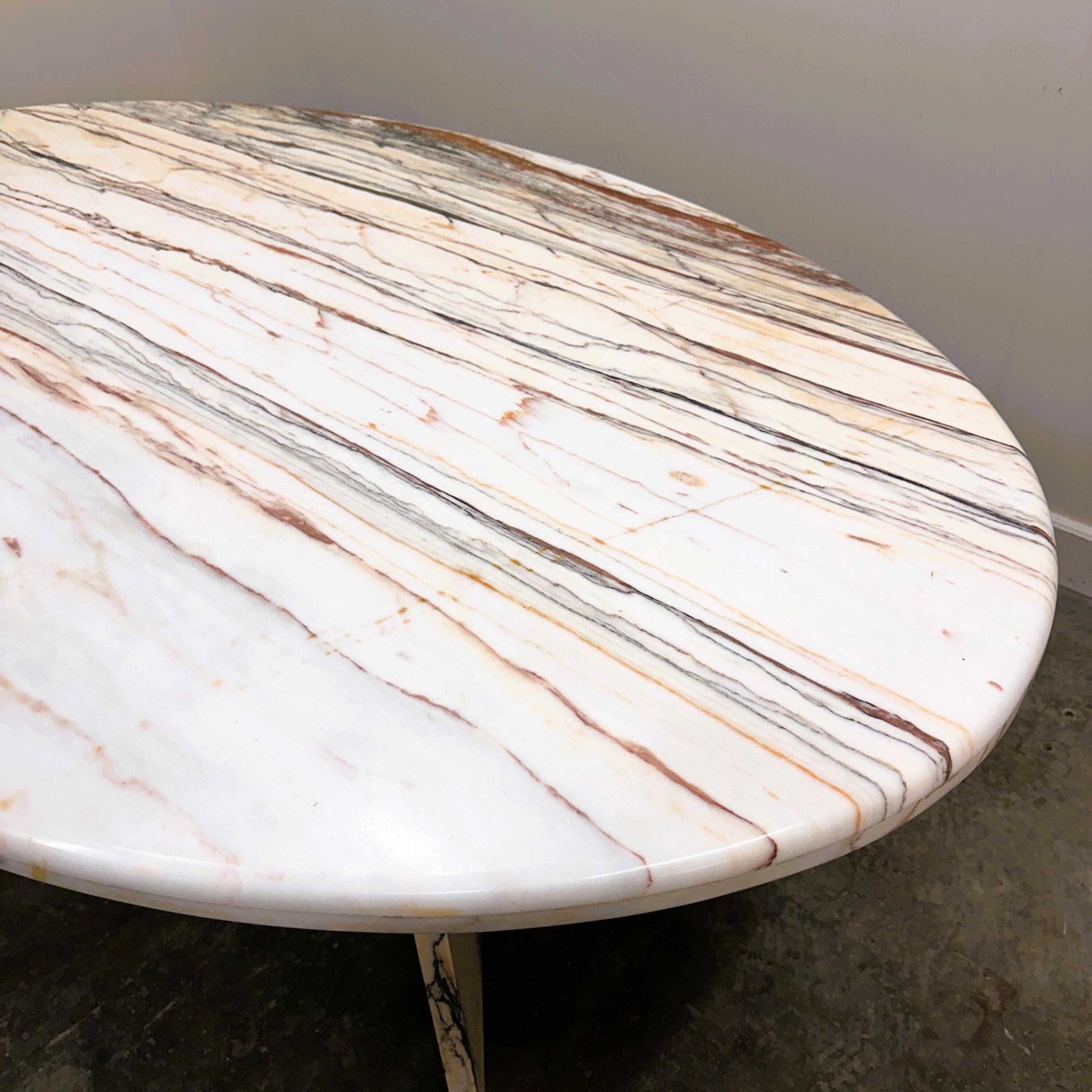 Large Oval Italian Arabescato Rosso Marble Dining Table – 1970s Sculptural Stone Table photo vinterior