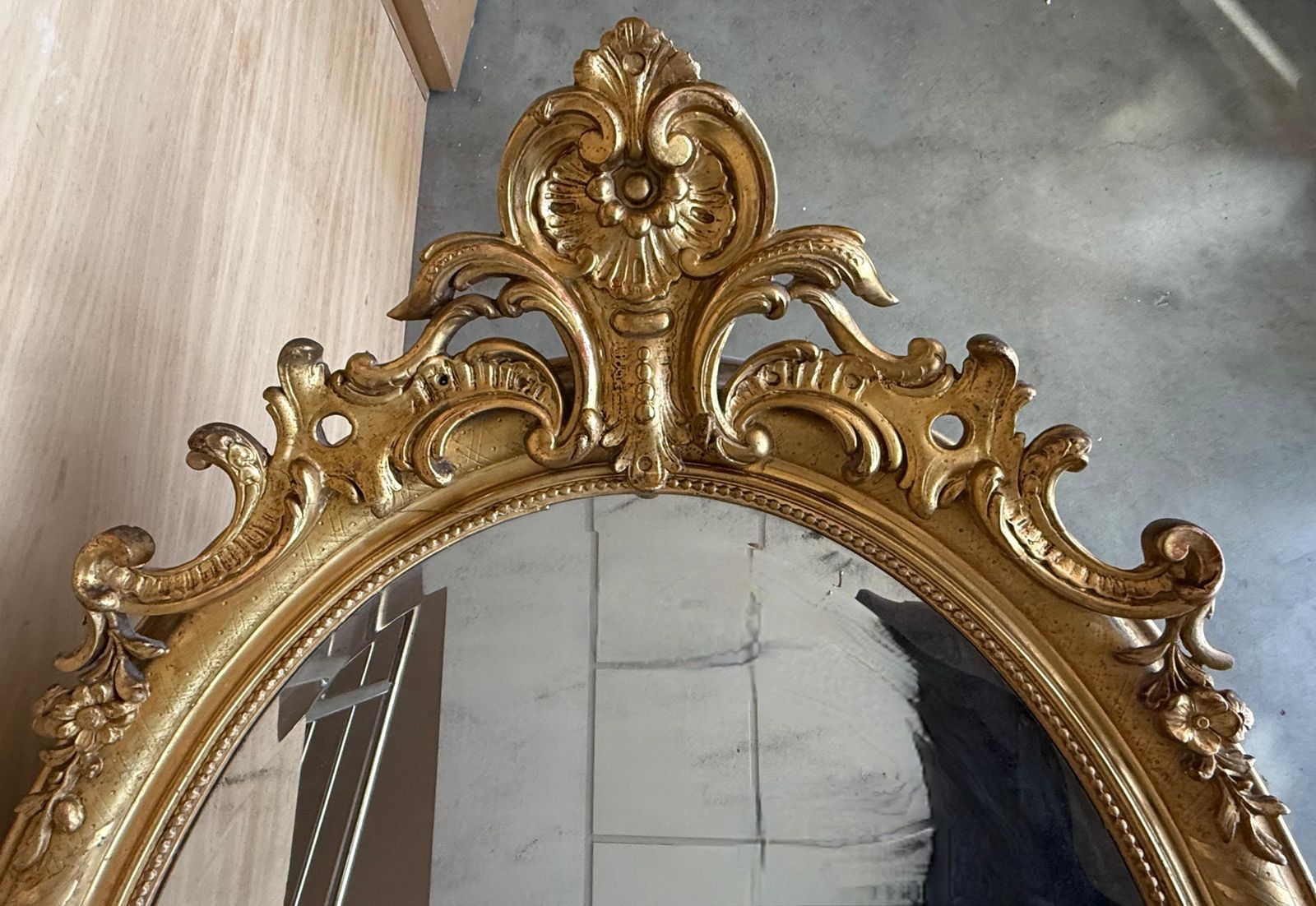 Miroir ovale d'époque Empire en bois doré, XIXe siècle photo Décoration