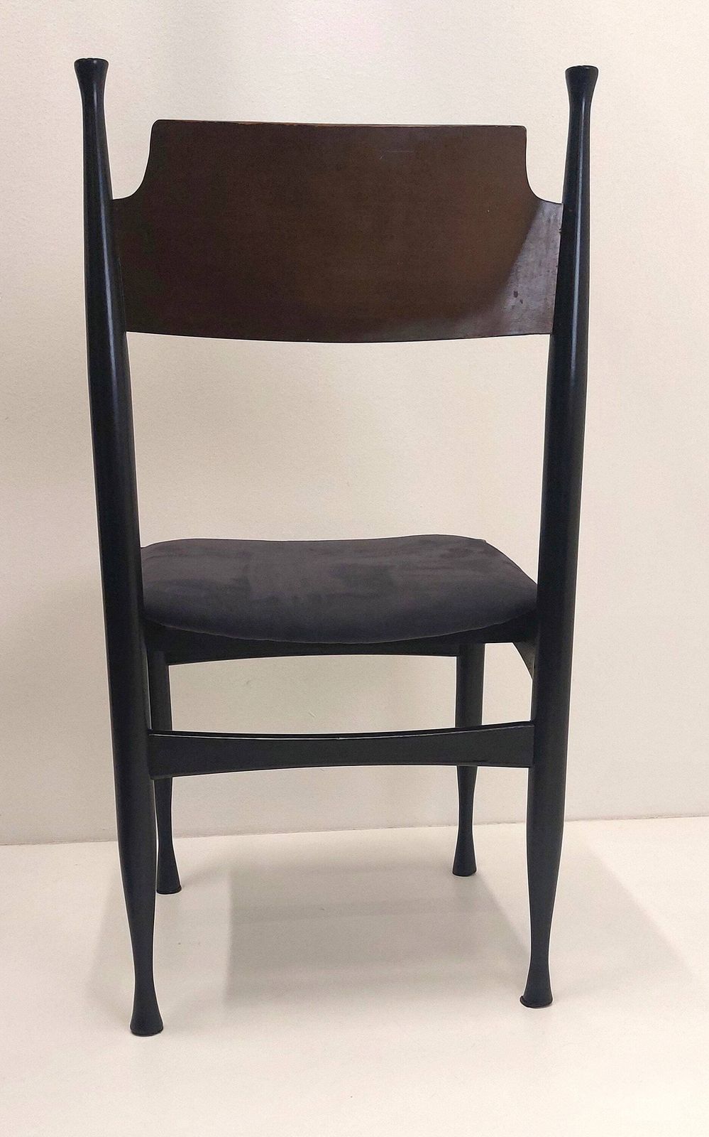 Set Of 4 Elegant Dining Chairs In The Style Of Paolo Buffa / Refurbished Midcentury Modern Dining Set / New Upholstery / 60s Yugoslavia photo vinterior
