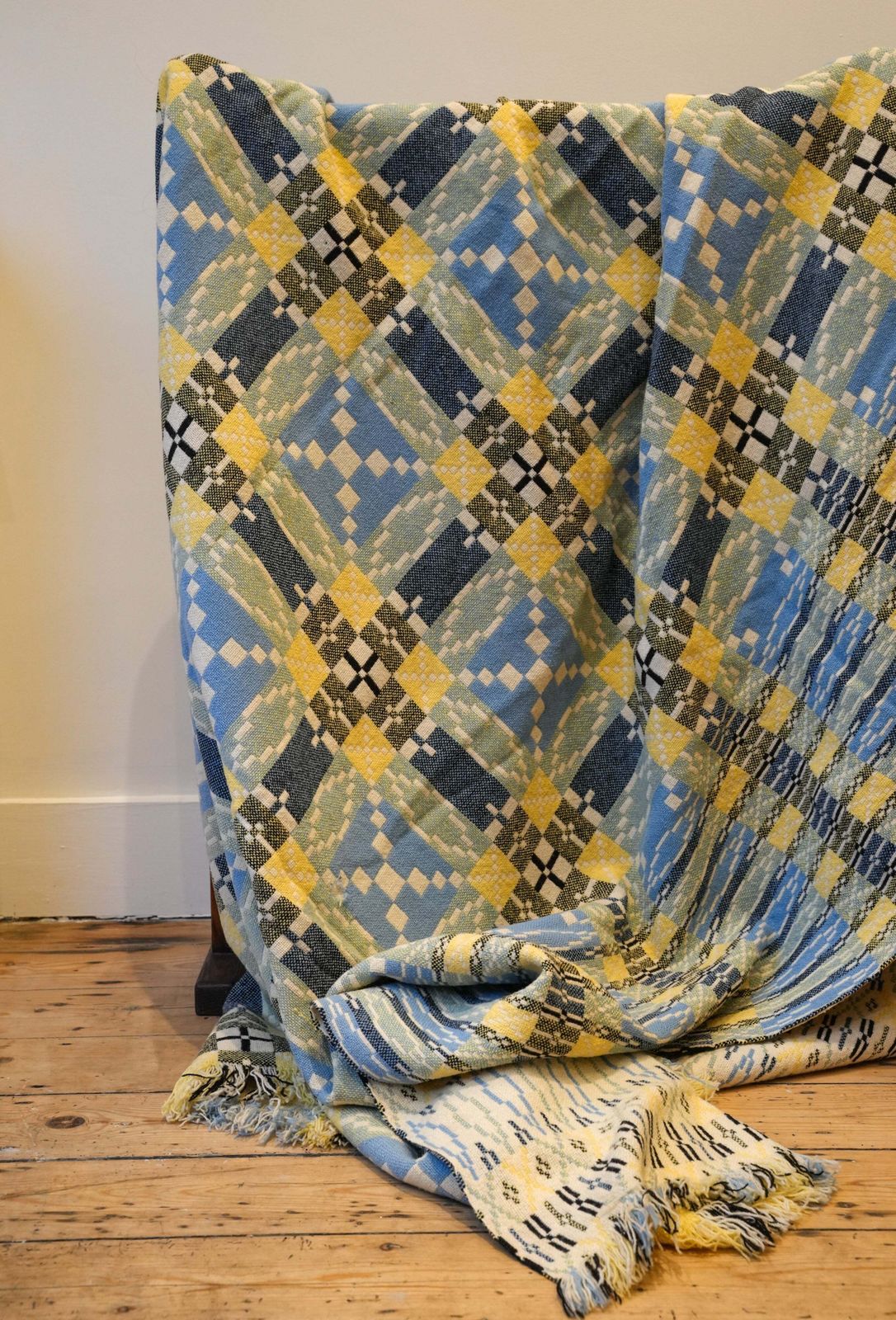 Large Navy & Yellow Derw Mill Welsh Blanket photo vinterior