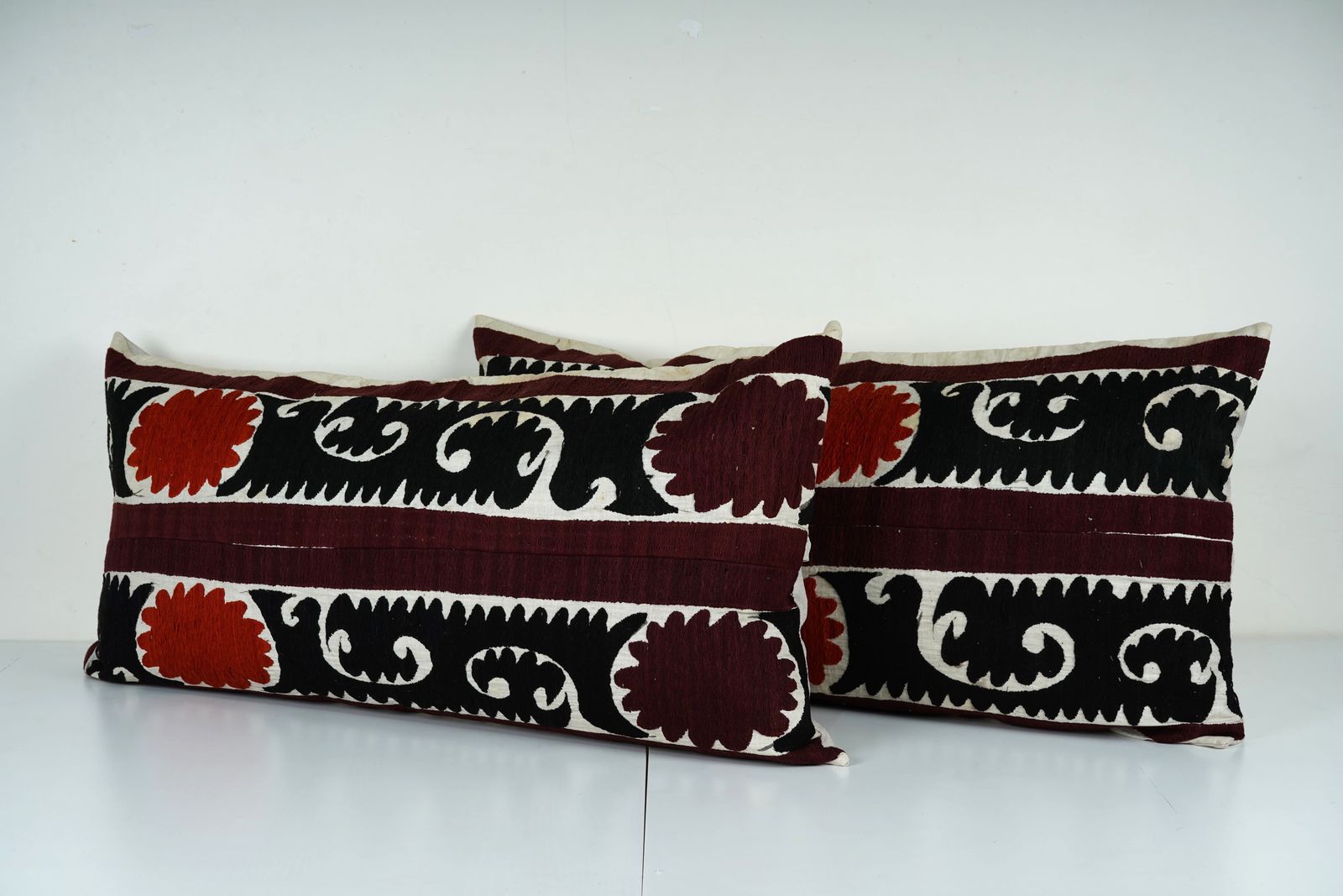 Handmade Suzani Lumbar Pillow Cover Set – Embroidered Uzbek Cotton photo 140.0