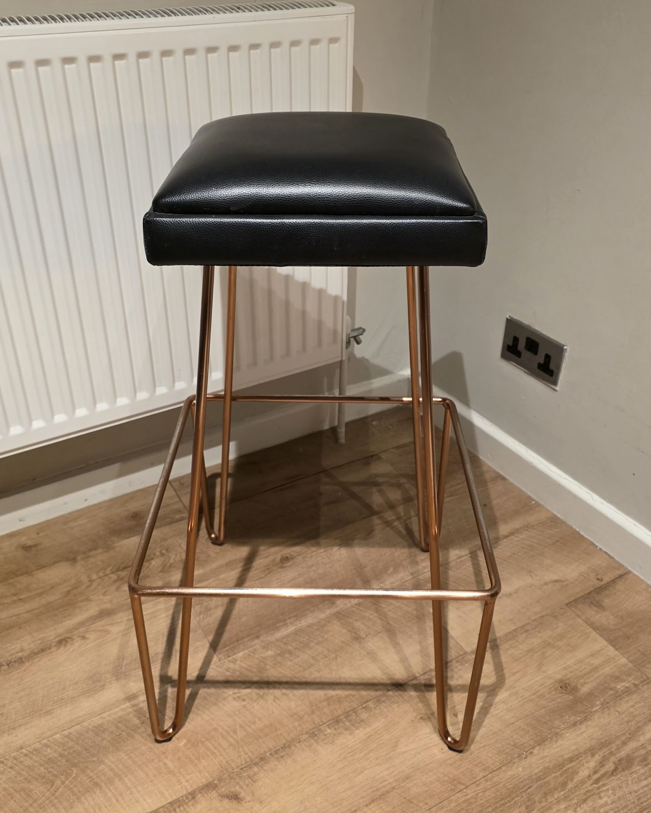 Retro Bar Stool With Square Wraparound "Hairpin" Legs And Leatherette Upholstery