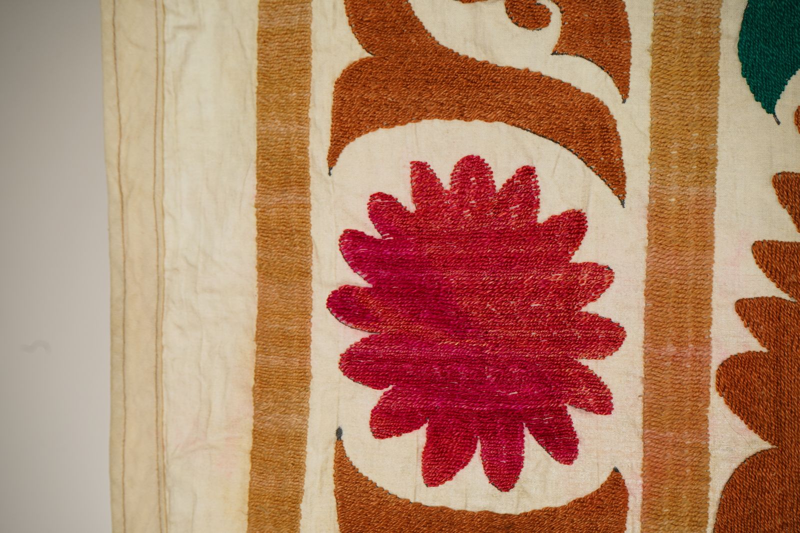 Vintage Suzani Wall Hanging: Uzbek Cotton Embroidery, Beige Bohemian Tapestry photo Textiles