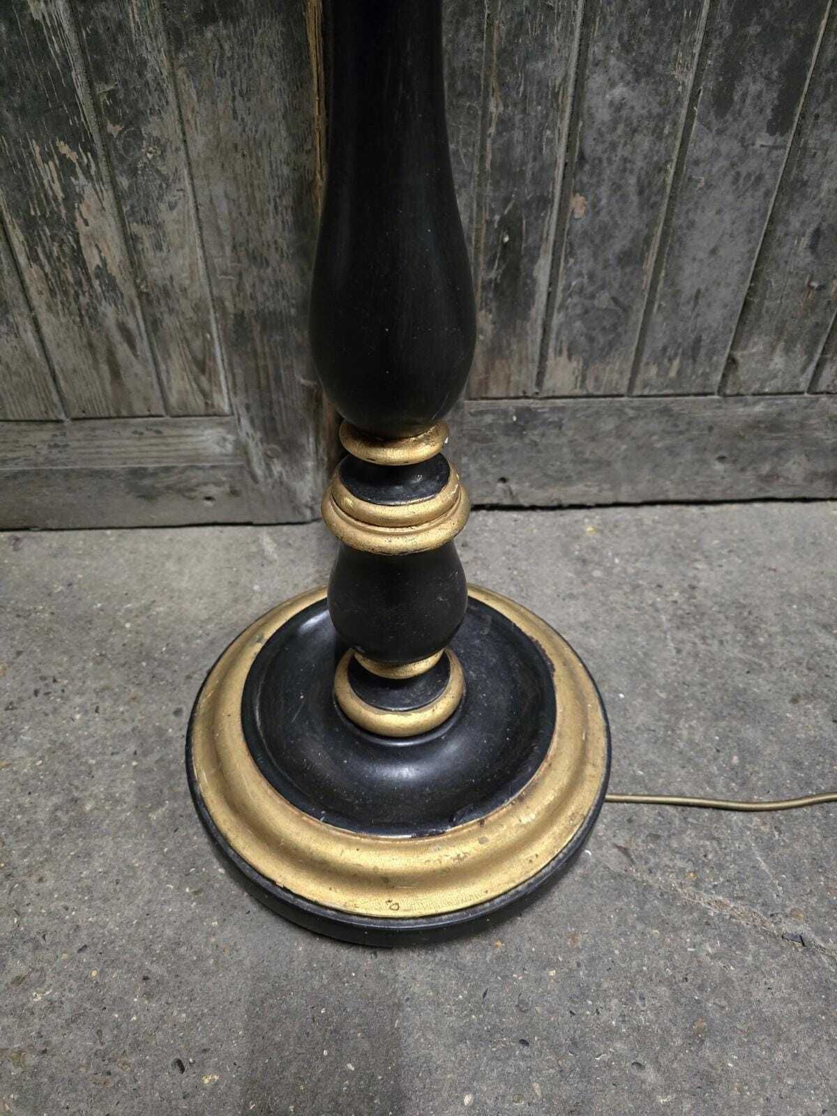 photo furniture Antique 20th Century Italian Black And Gold Floor Lamp