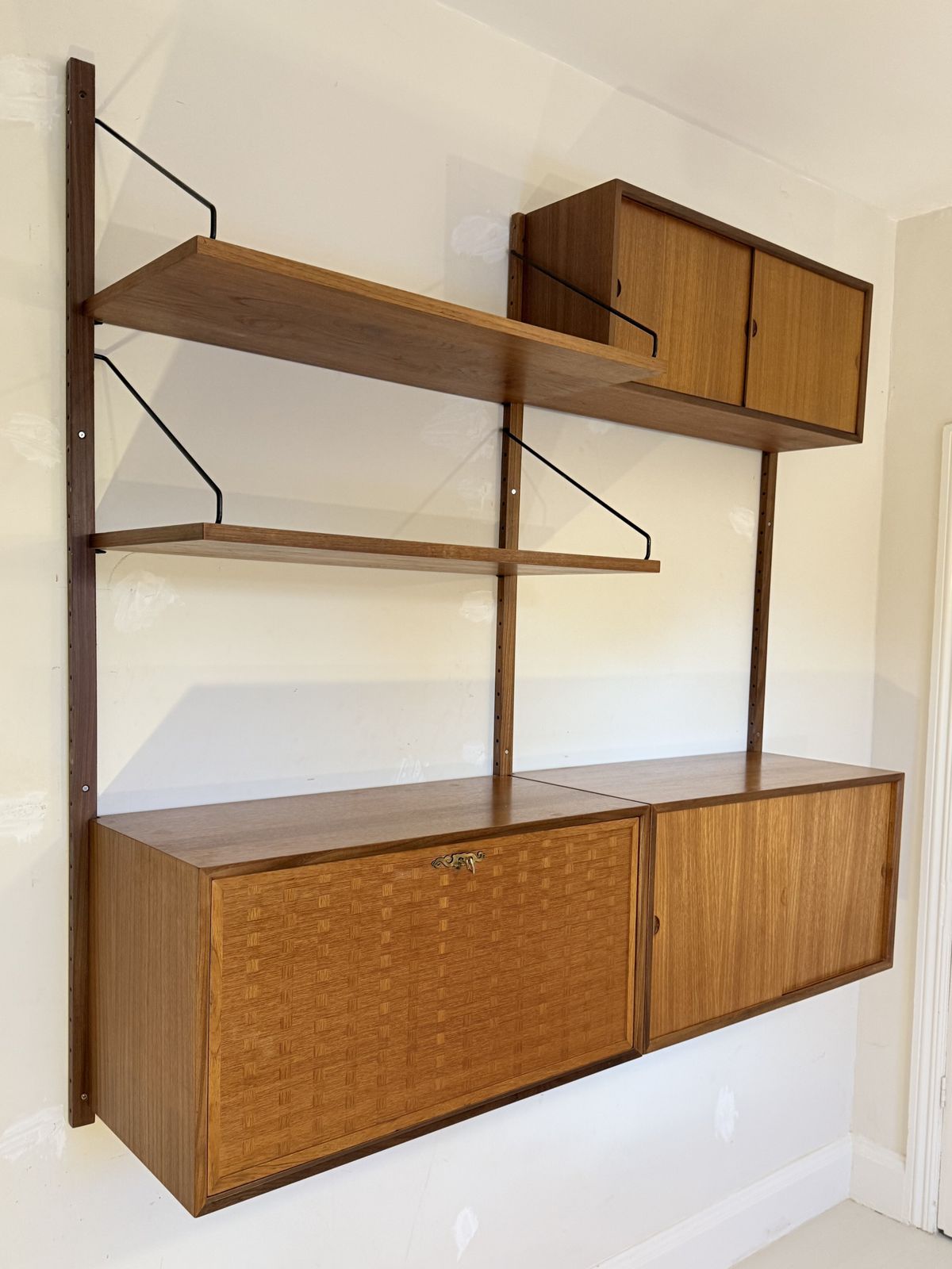 photo vintage Two Bay Mid Century Danish Wall System By Poul Cadovius
