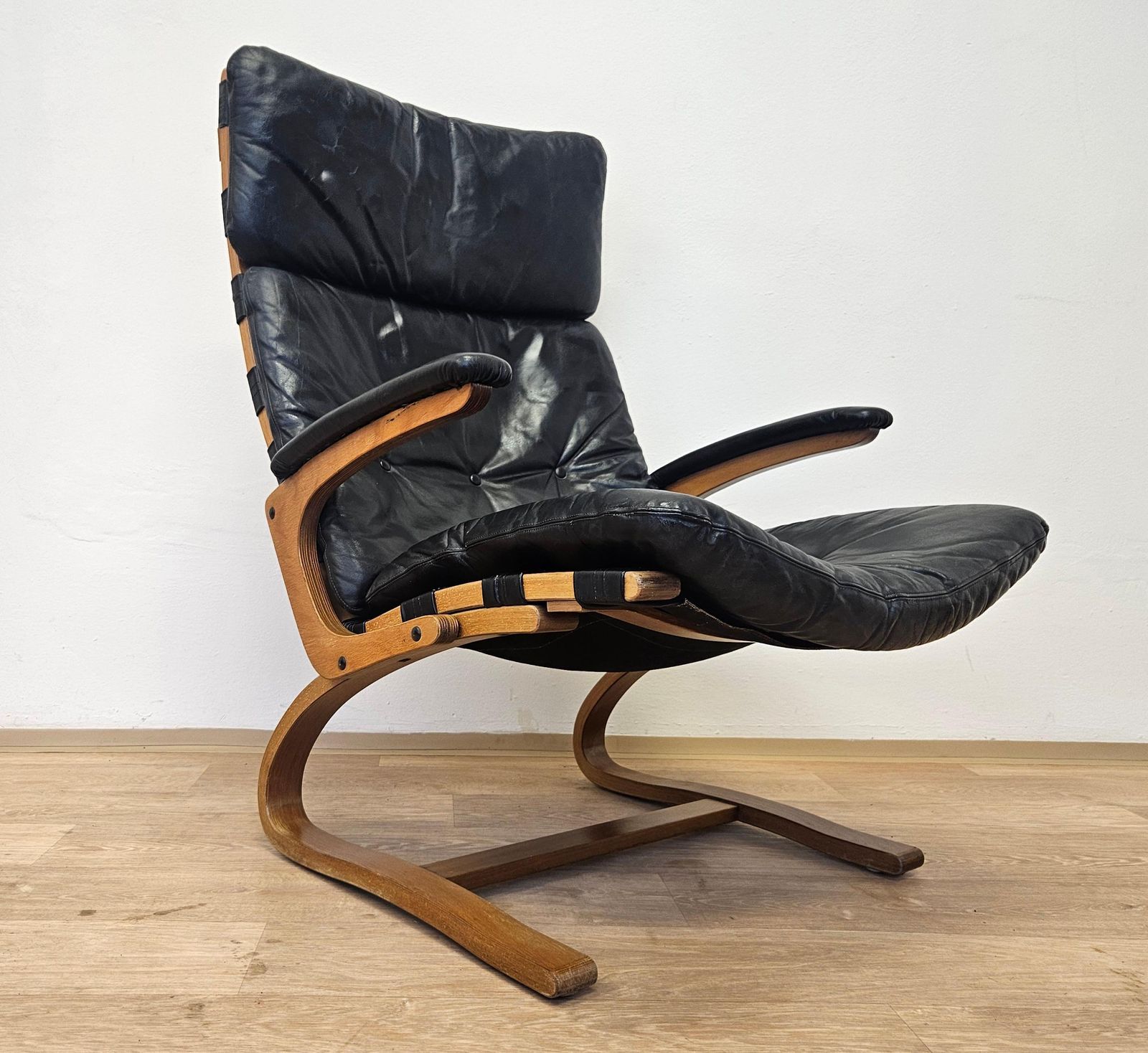 Kengu Leather Lounge Chair By Elsa & Nordahl Solheim Rybo Rykken, Norway, 1960s photo for sale
