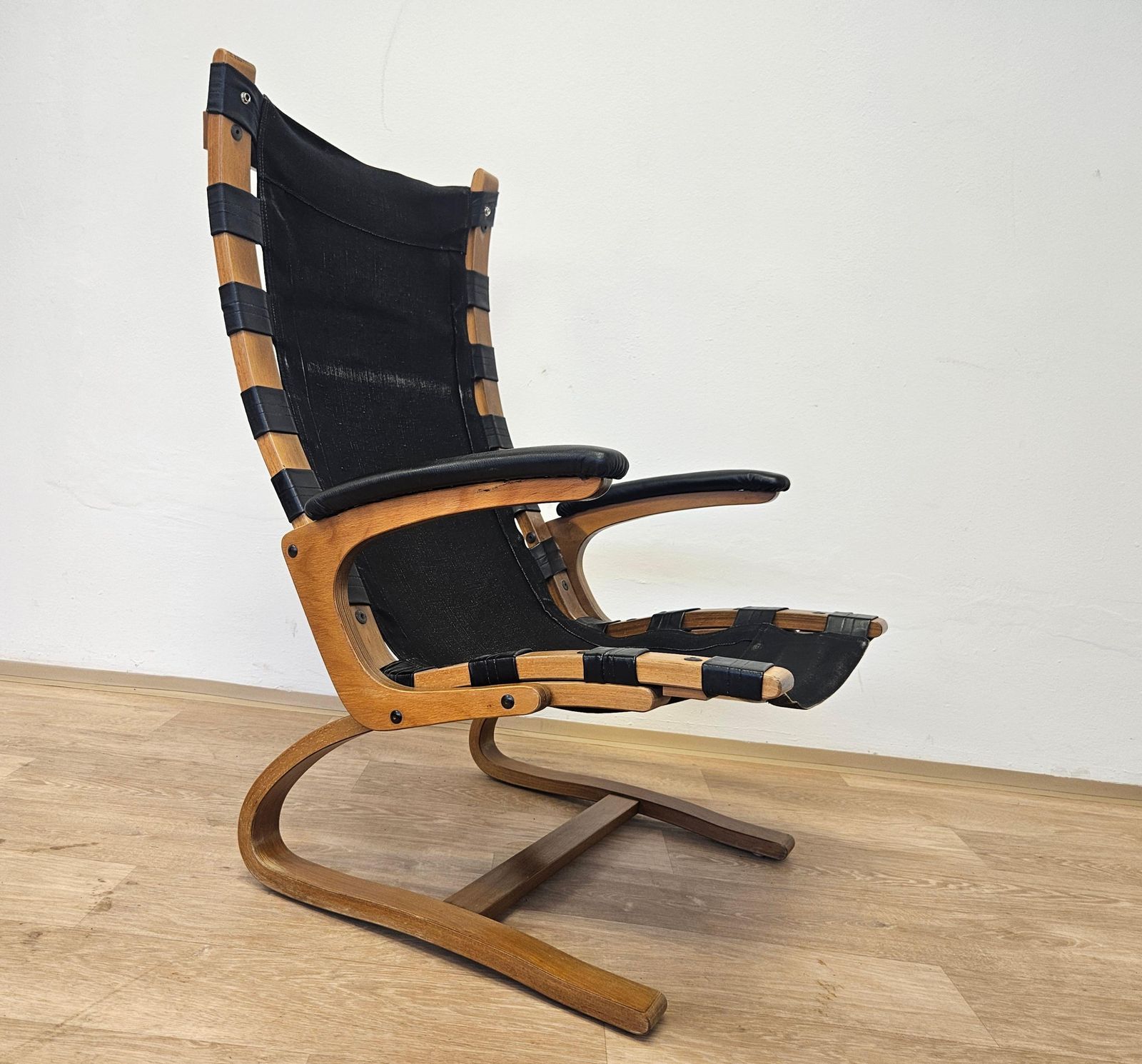 photo vinterior Kengu Lederen Fauteuil Van Elsa & Nordahl Solheim Voor Rybo Rykken, Noorwegen, Jaren 1960